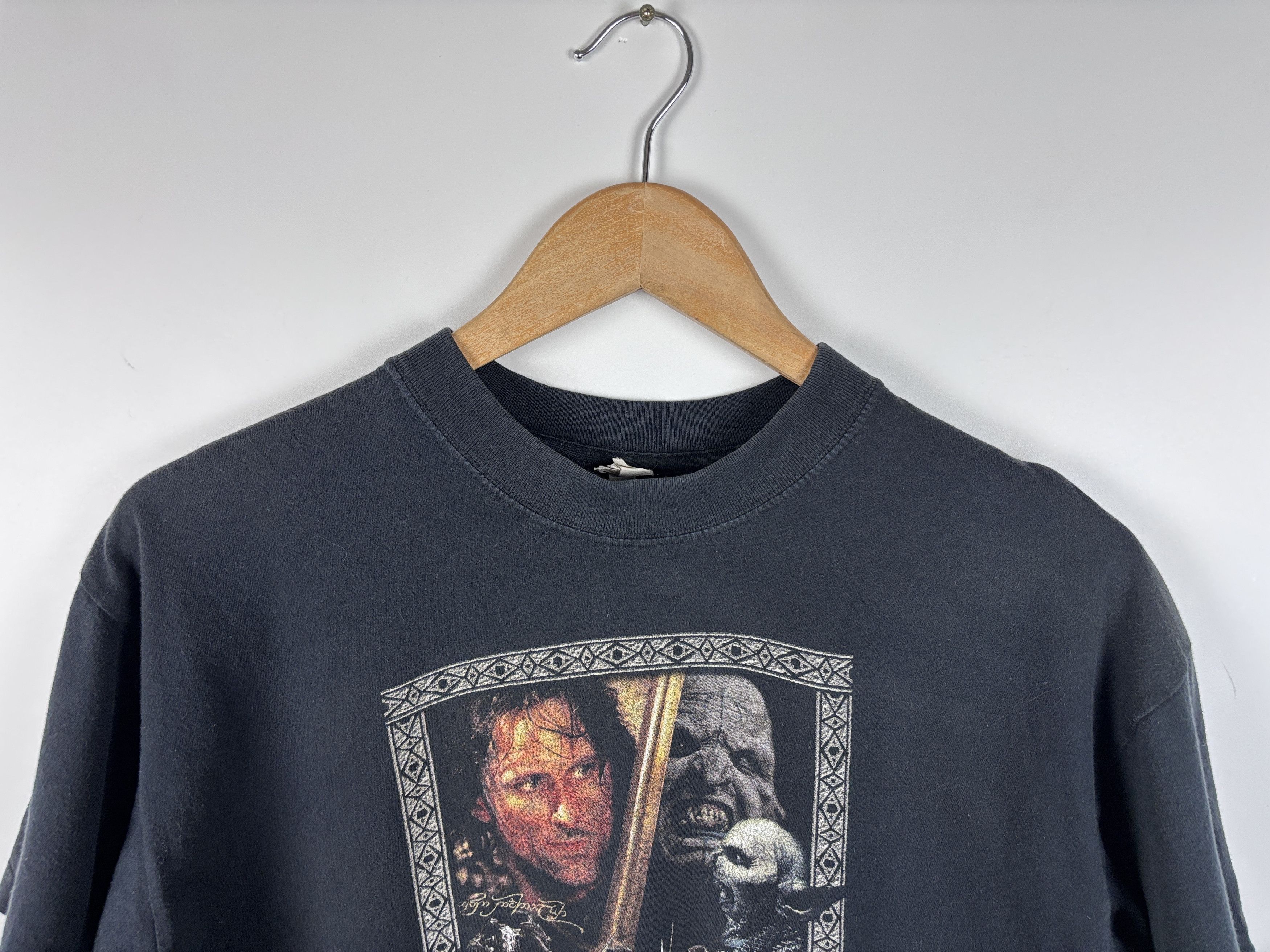 Vintage 2000s Lord of the Rings Two Towers Movie T-Shirt ~S-M Size US S / EU 44-46 / 1 - 2 Thumbnail