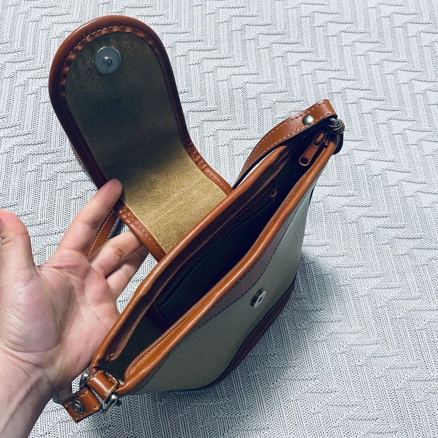 Dooney & Bourke Vintage Dooney and Bourke beige leather bucket crossbody Size ONE SIZE - 6 Thumbnail