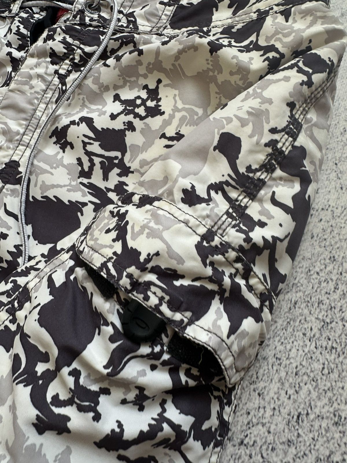 Oakley Vintage Oakley Multilogo Camo Swim Shorts Size 32 Size US 32 / EU 48 - 6 Thumbnail