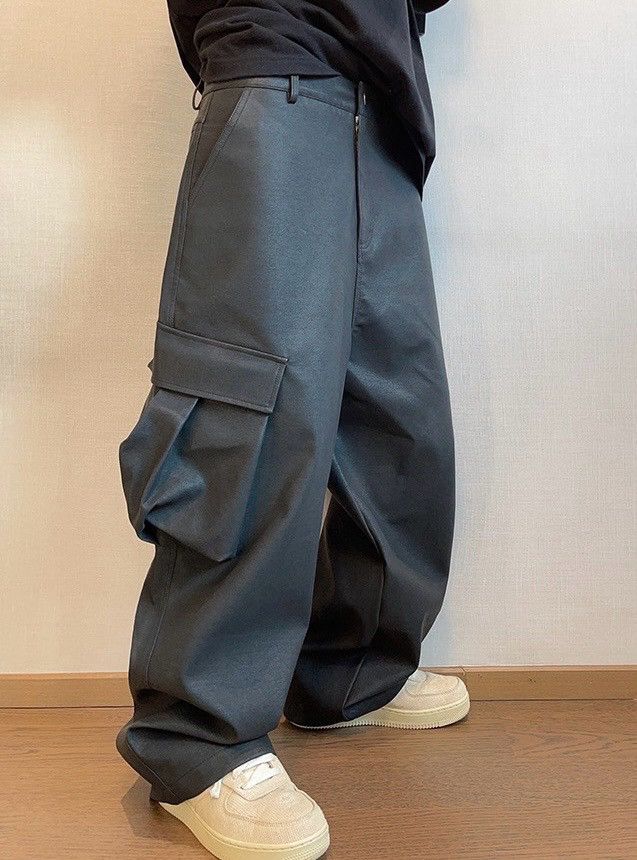 Japanese Brand × Vintage Avant garde retro huge pocket matte faux leather baggy pants Size US 32 / EU 48 - 1 Thumbnail