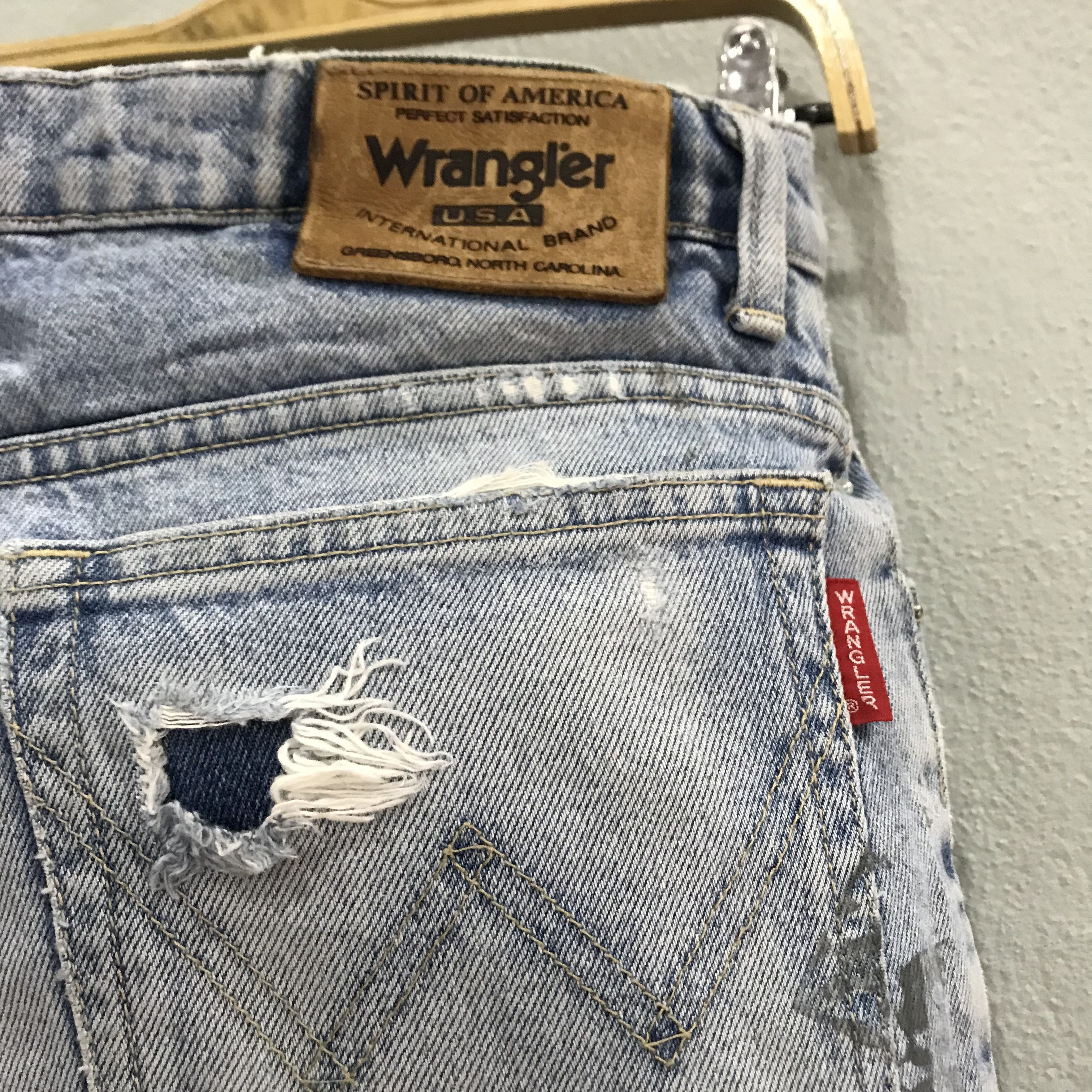 Wrangler Vintage Wrangler Light Wash High Waist Straight Leg Size US 31 - 11 Thumbnail