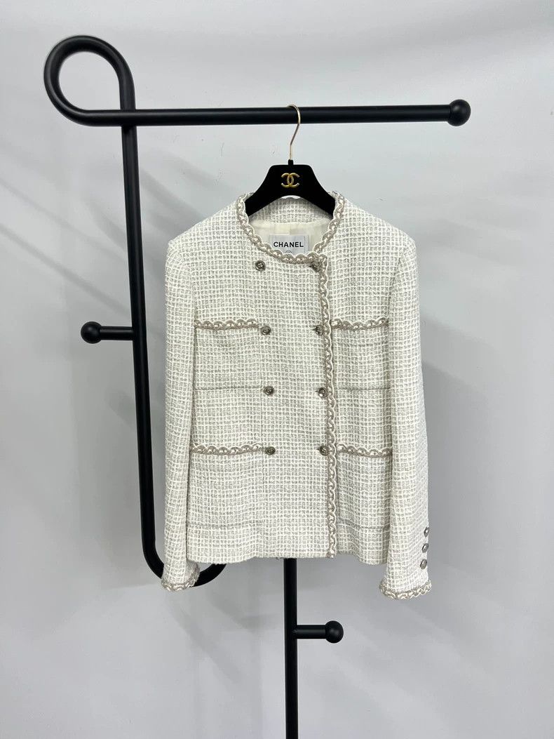 Chanel Chanel 25C white tweed four-pocket double-breasted jacket Size XS / US 0-2 / IT 36-38 - 1 Thumbnail