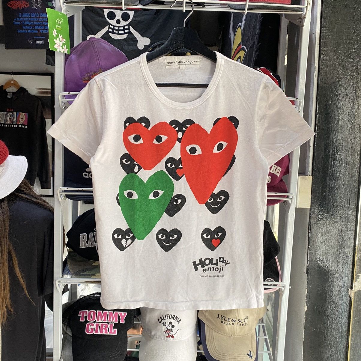 〈未使用〉コムデギャルソン　HOLIDAY emoji　限定Tシャツ コムデギャルソンHOLIDAY emoji レアTシャツレディースm 未使用