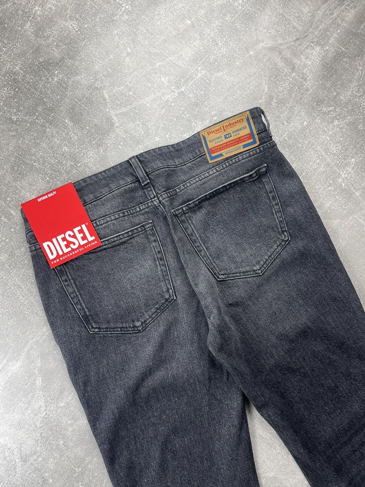 Diesel Diesel Industry Dark Bootcut Jeans Metal Logo Belt Buckle Size 28" / US 6 / IT 42 - 12 Thumbnail