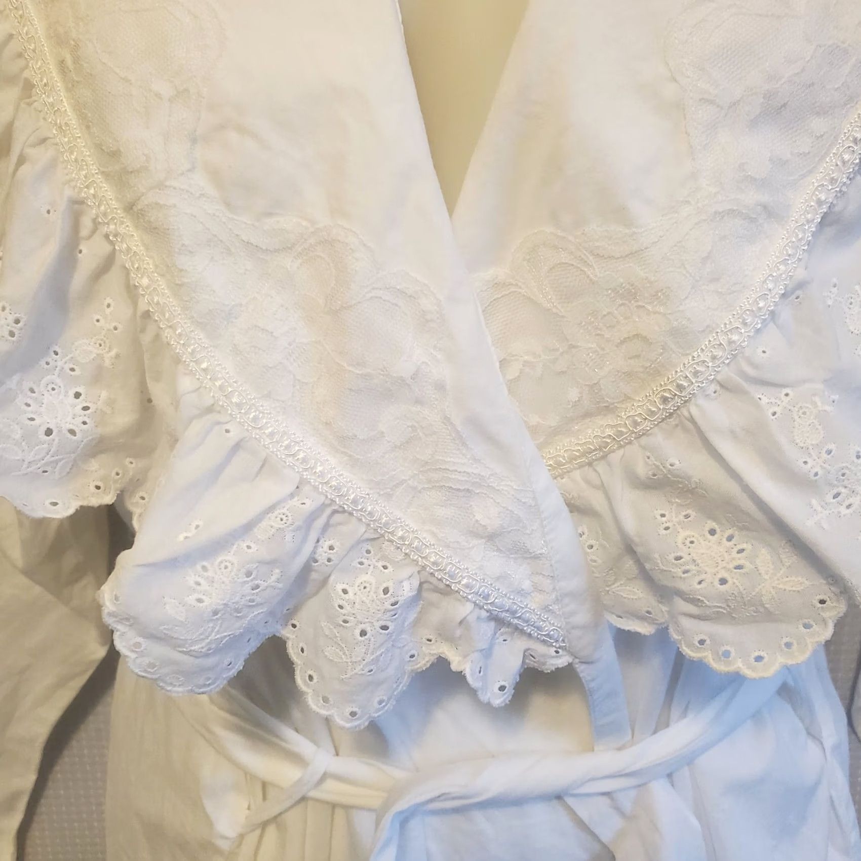 Victoria's Secret VINTAGE Victoria's Secret Robe Lace 70s White Victorian Cottage OSFM Mini/Minimalist 50" Shoulder to Hem Womens Size ONE SIZE - 4 Thumbnail