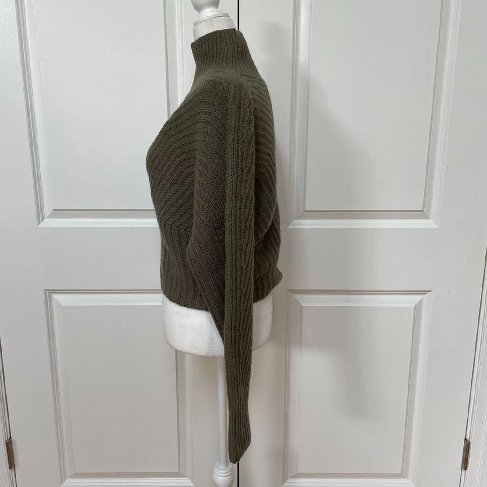 Theory Sculpted Wool-Cashmere Sweater from Theory Size M / US 6-8 / IT 42-44 - 8 Thumbnail