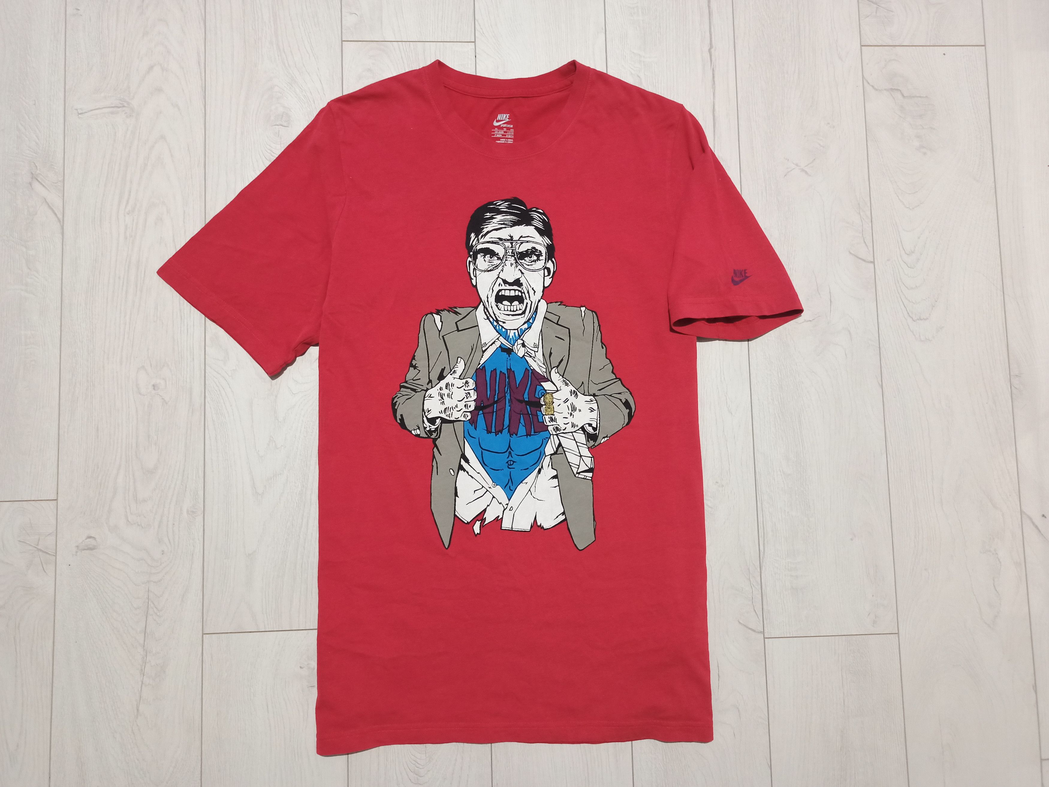 Nike NIKE Rare Archive Superhero Graphic Tee Red Sportswear L Size US L / EU 52-54 / 3 - 4 Thumbnail