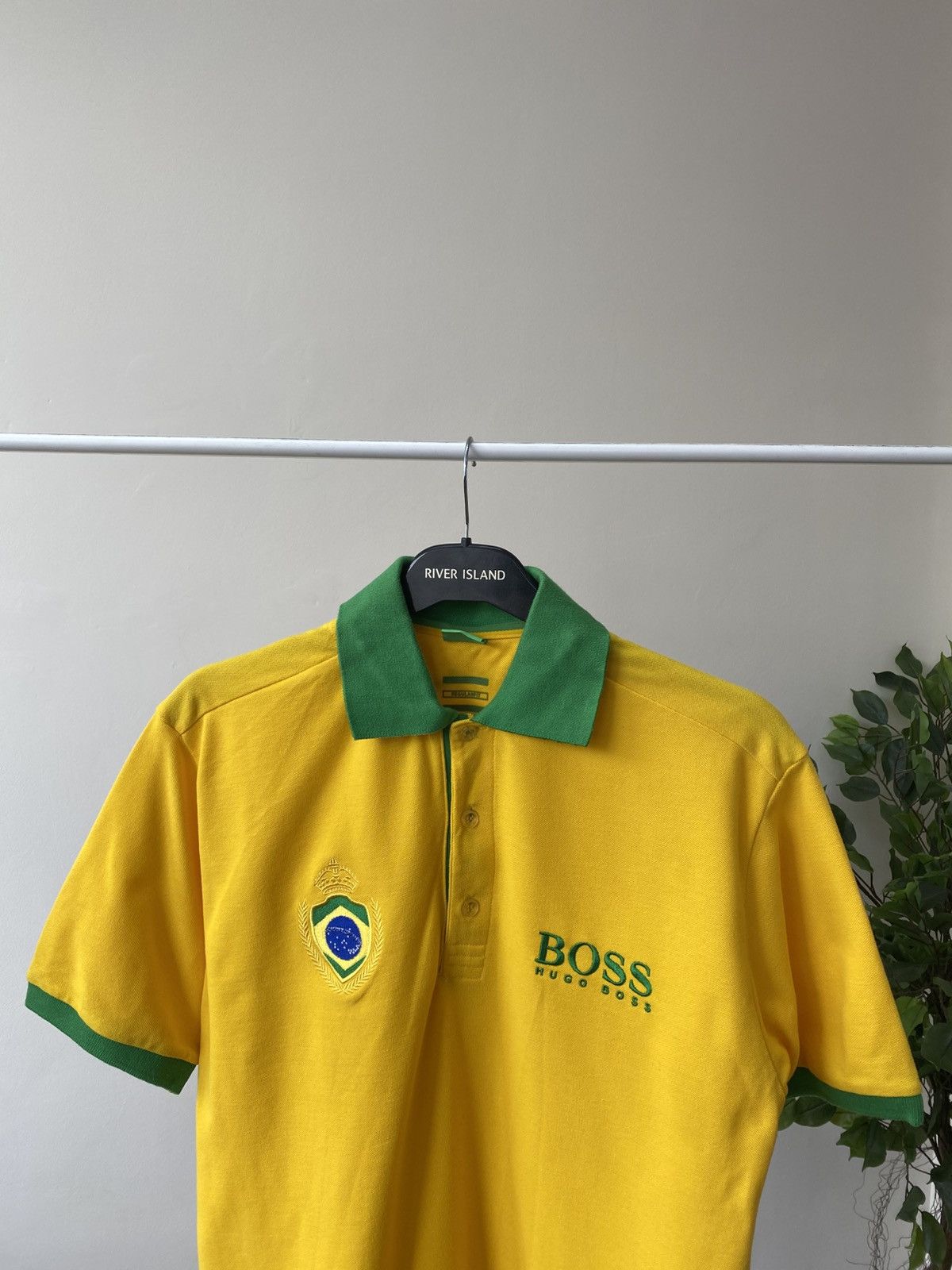 Hugo Boss × Vintage Vintage Hugo Boss Brazil Embroidered Yellow Green Polo Size US L / EU 52-54 / 3 - 5 Thumbnail