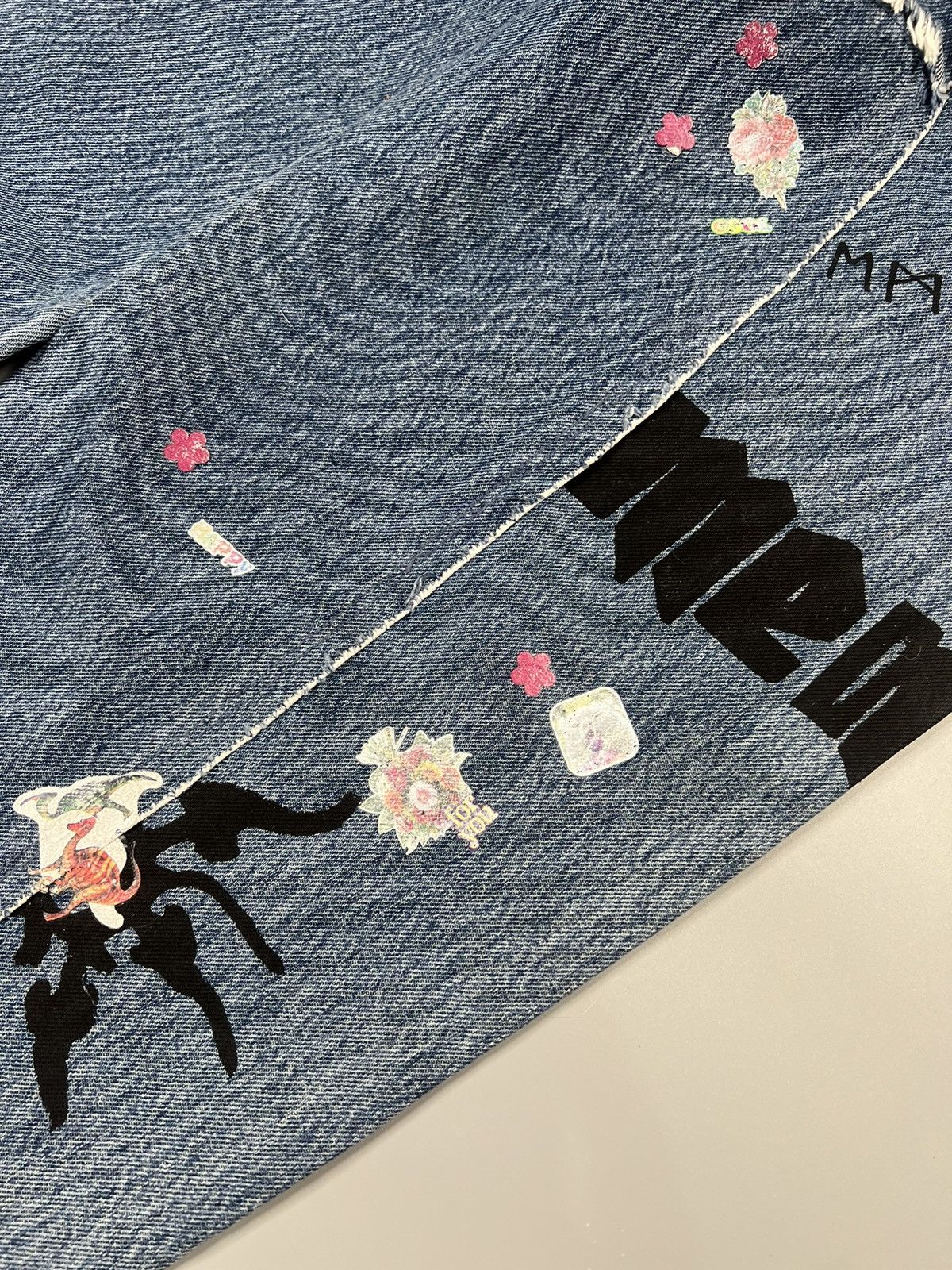 Levi's × Vetements Vetements A/W 19 Tribal & Stickers Patchwork Jeans Size US 29 - 17 Thumbnail