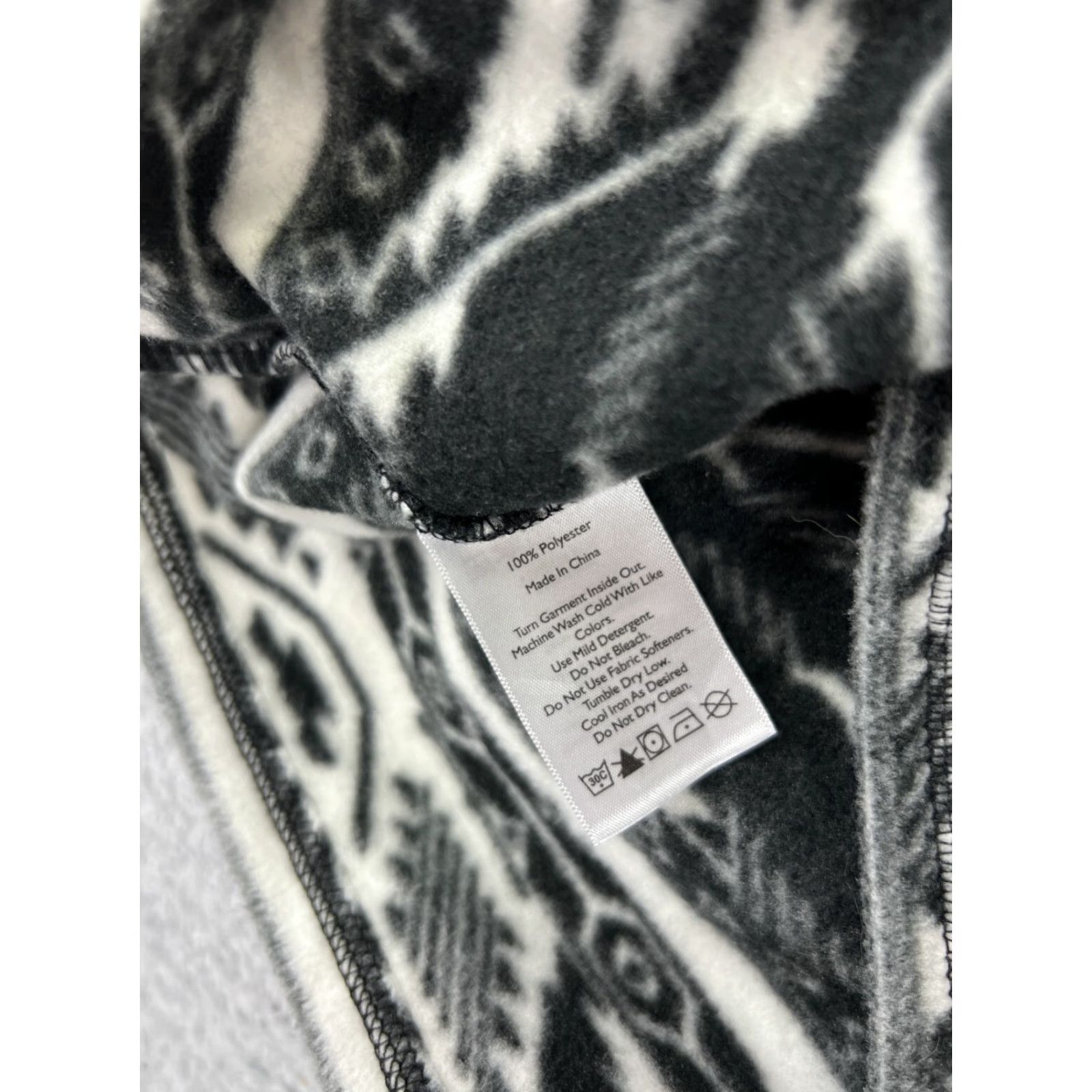Eddie Bauer Eddie Bauer Sweater Womens Large Black White Southwest Aztec 1/4 Zip Fleece Poly Size L / US 10 / IT 46 - 4 Thumbnail