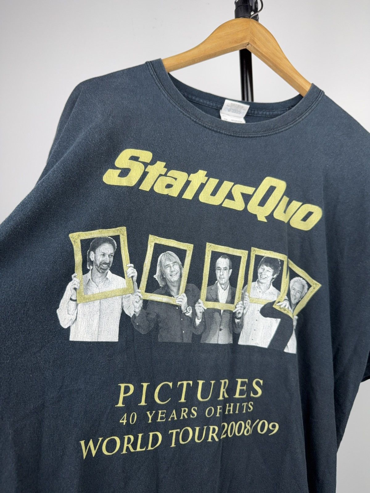 Band Tees Vintage Status Quo Pictures World Tour 2008/09 Band T-Shirt Size US XL / EU 56 / 4 - 3 Thumbnail