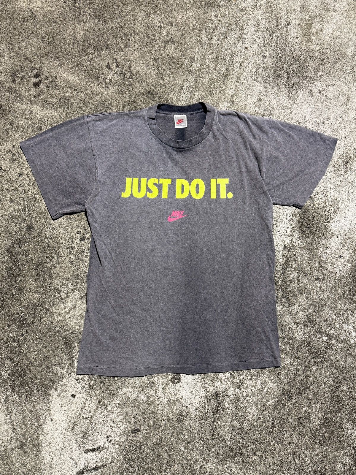 Nike Vintage Nike Just Do It 90's Sun-Faded T-shirt Size US L / EU 52-54 / 3 - 1 Thumbnail