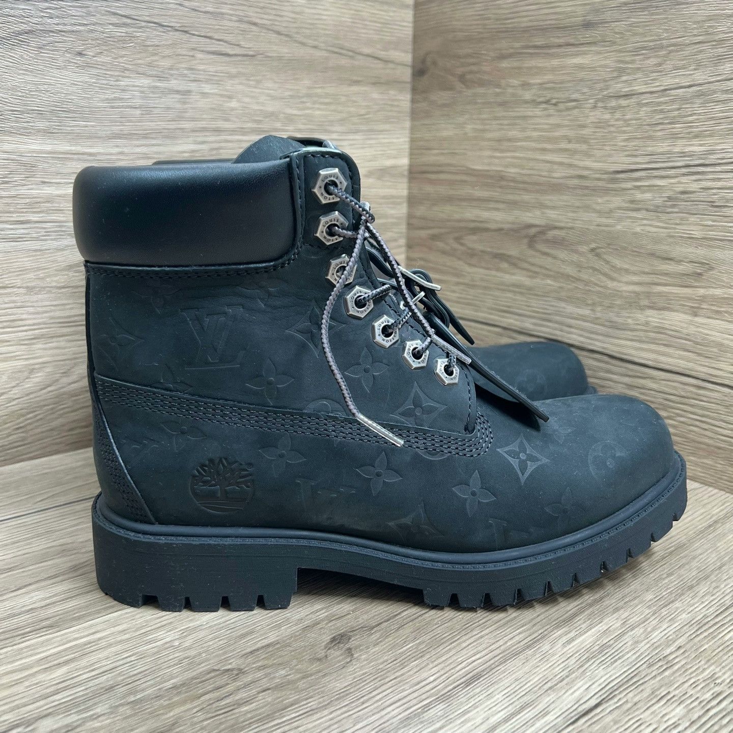 Louis Vuitton Louis Vuitton x Timberland Black Monogram Short Boots Size US 8 / EU 41 - 3 Thumbnail