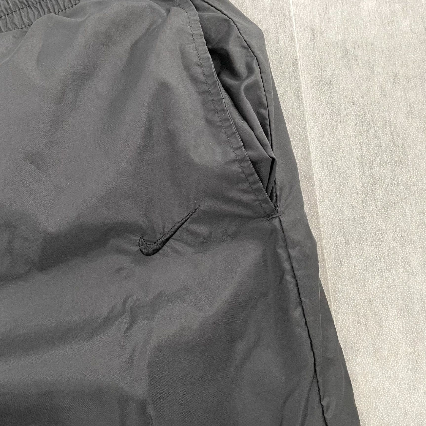 Nike VINTAGE Nike Track Pants Adult Medium Black Athletic Swoosh Logo Casual Men Size US 31 - 3 Thumbnail