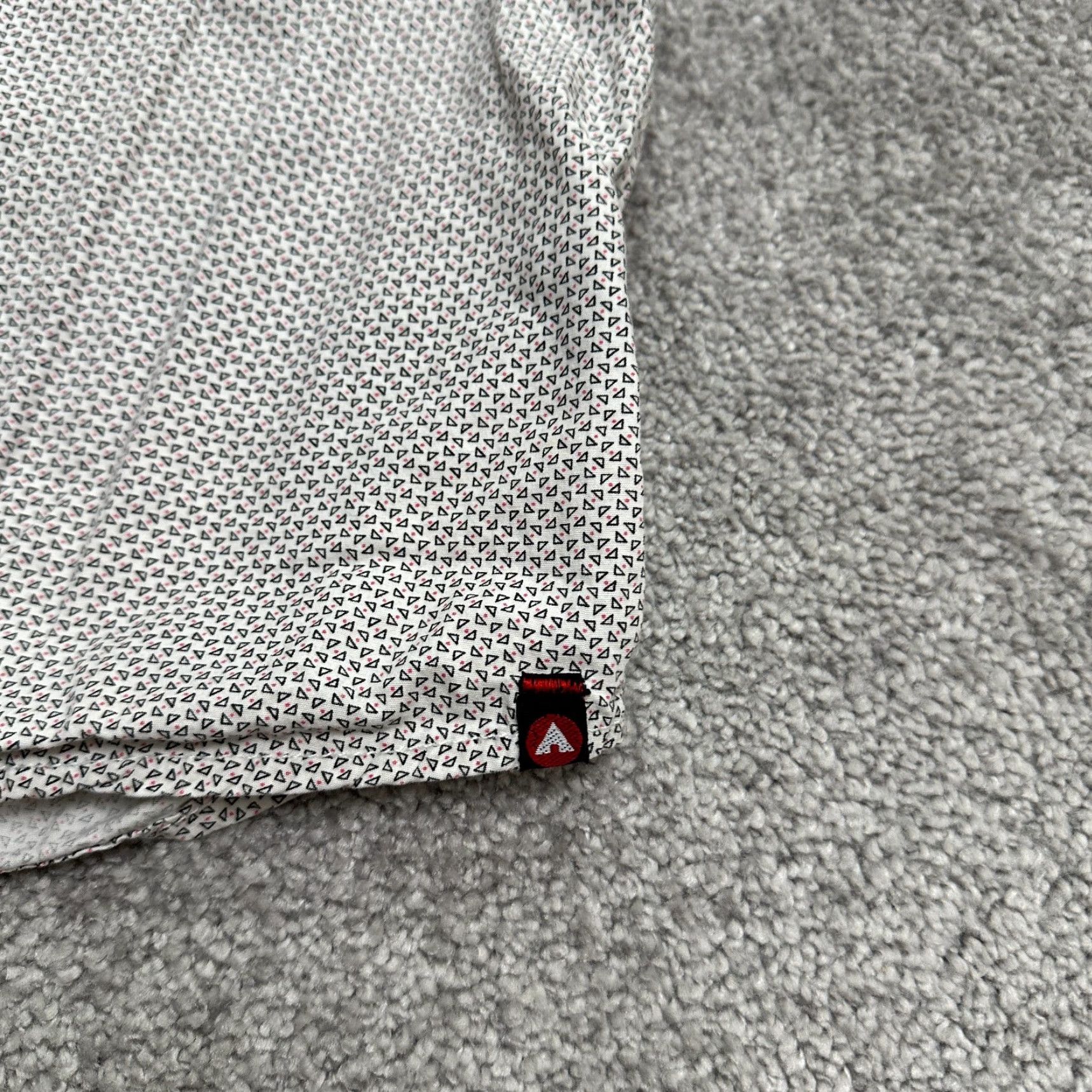Airwalk AIRWALK Button-Up Shirt Mens Small White Triangle Short Sleeve Casual Knit Cotton Regular Fit Size US S / EU 44-46 / 1 - 4 Thumbnail