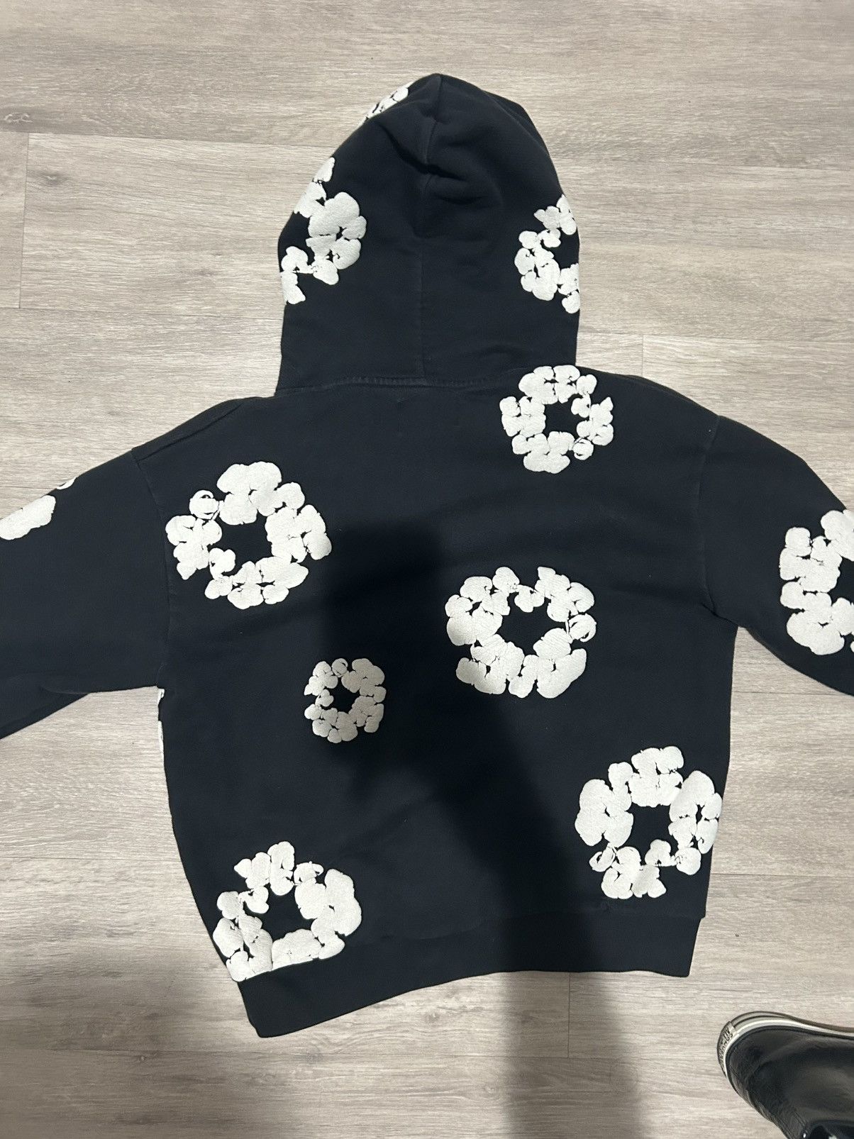 DENIM TEARS Denim tears black hoodie with the white flowers Size US S / EU 44-46 / 1 - 2 Thumbnail