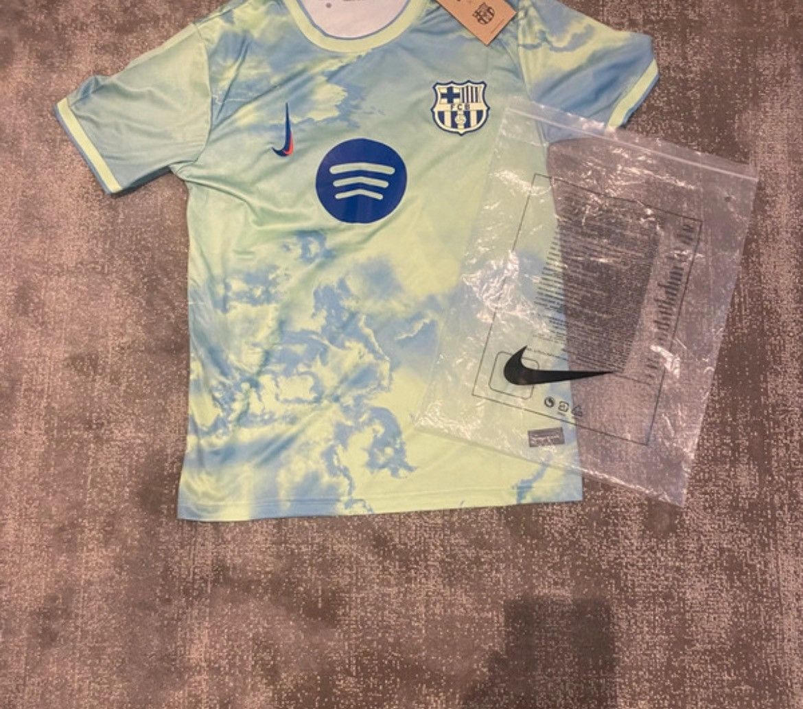 Nike lamine yamal barcelona concept shirt 24/25 new Size US S / EU 44-46 / 1 - 1 Thumbnail