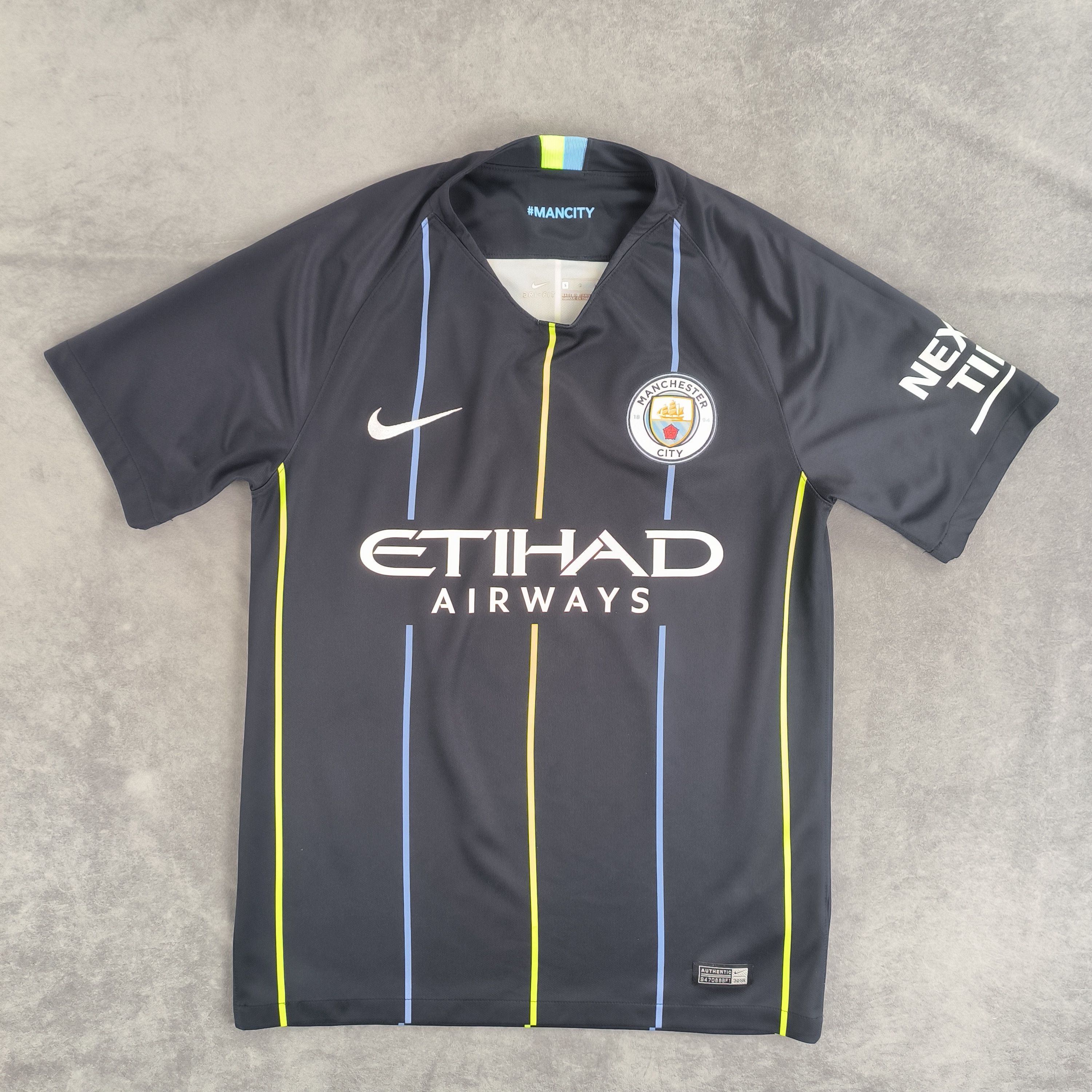 Nike Manchester City 2018-19 Nike away Kompany football jersey S Size US S / EU 44-46 / 1 - 2 Thumbnail