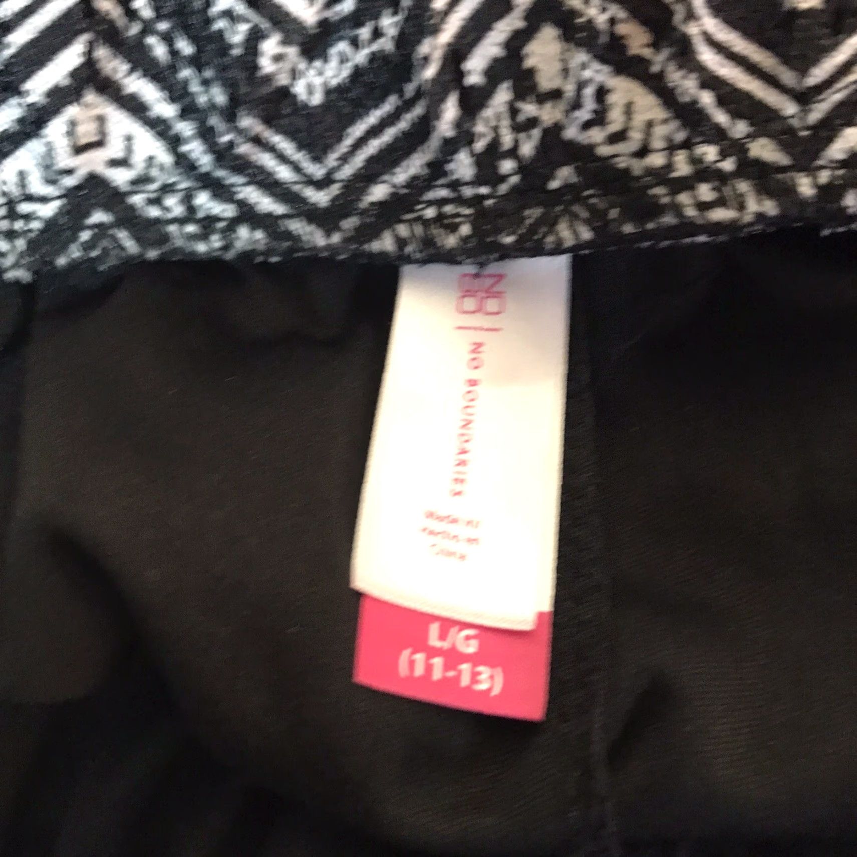 Vintage No Boundaries Black/White Chevron Ruffled Asymmetrical Midi Skirt Womens Size L (11-13) Size 36" / US 14 / IT 50 - 5 Thumbnail
