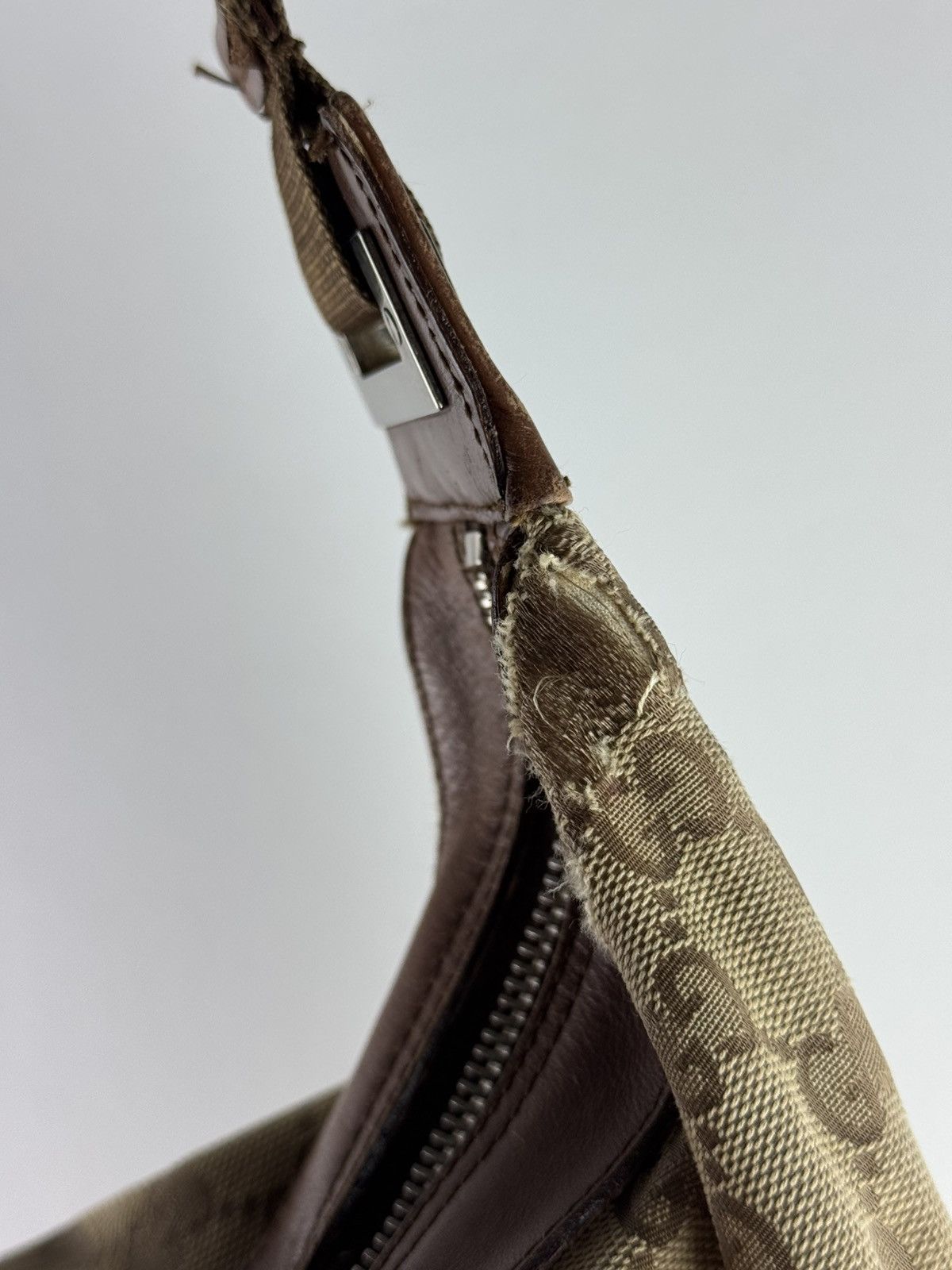 Gucci Vintage Gucci GG Shoulder Canvas Leather Bag Beige 019-0533 Size ONE SIZE - 20 Thumbnail