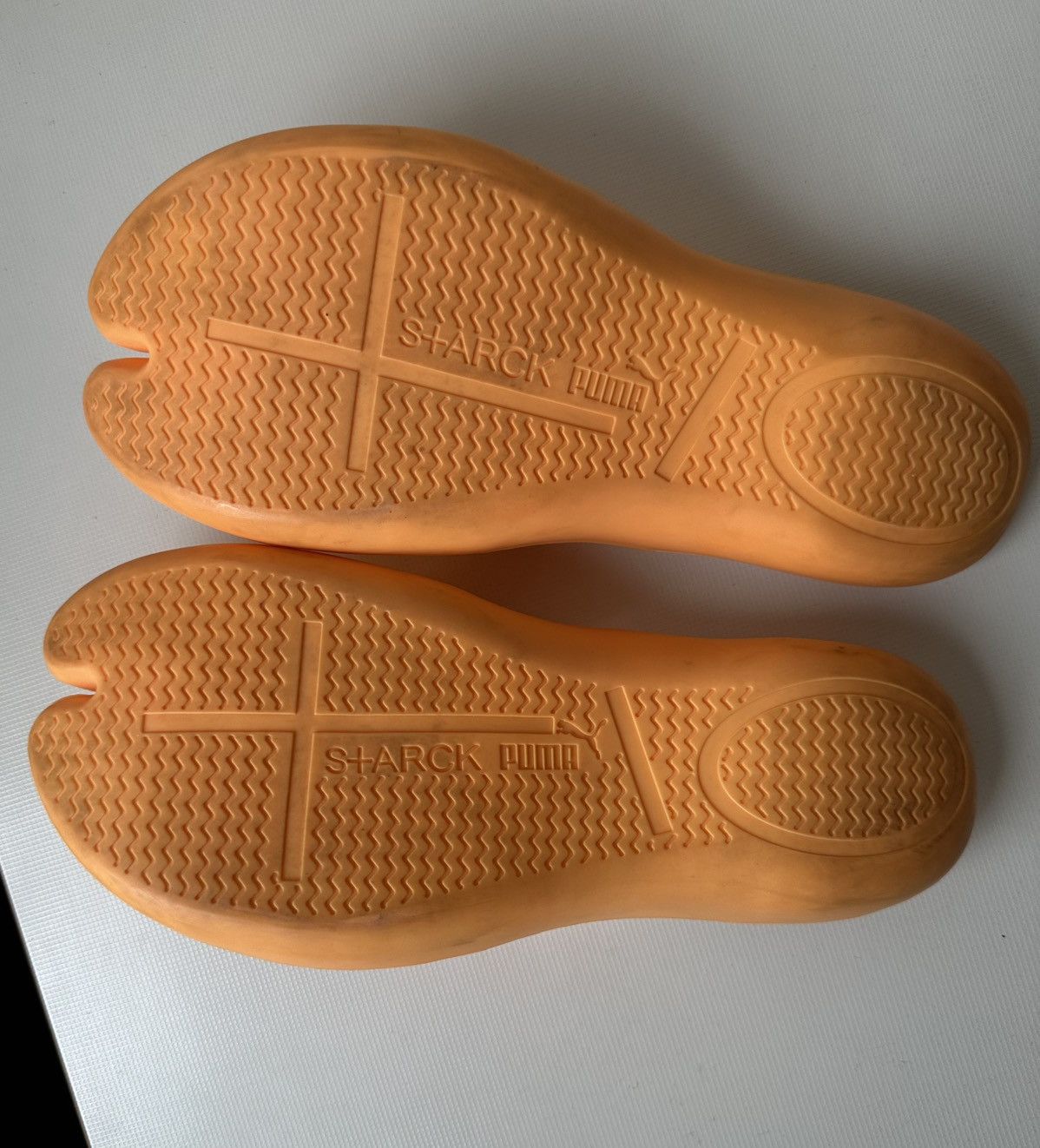 Puma Puma Philippe Starck rubber split toe flip flops Size US 8 / EU 41 - 3 Thumbnail