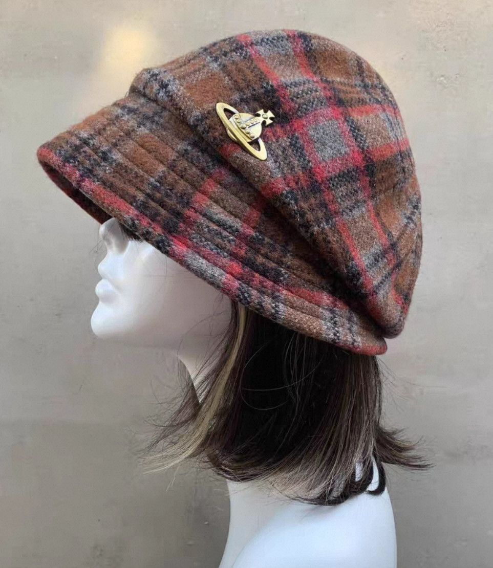 Vivienne Westwood Vivienne Westwood Beige plaid large Saturn newsboy hat Size ONE SIZE - 1 Thumbnail