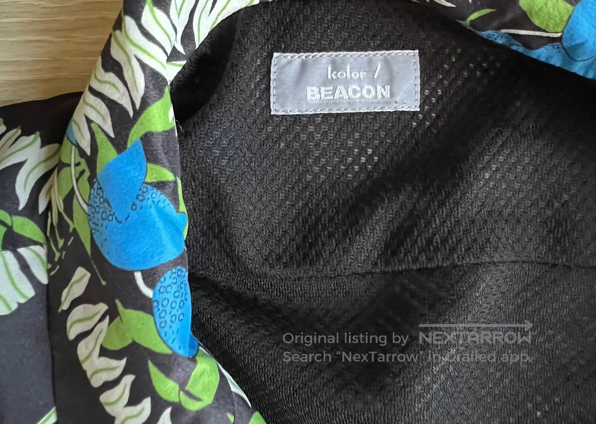Kolor stylish hawaiian shirt with waterproof design. Size US M / EU 48-50 / 2 - 4 Thumbnail
