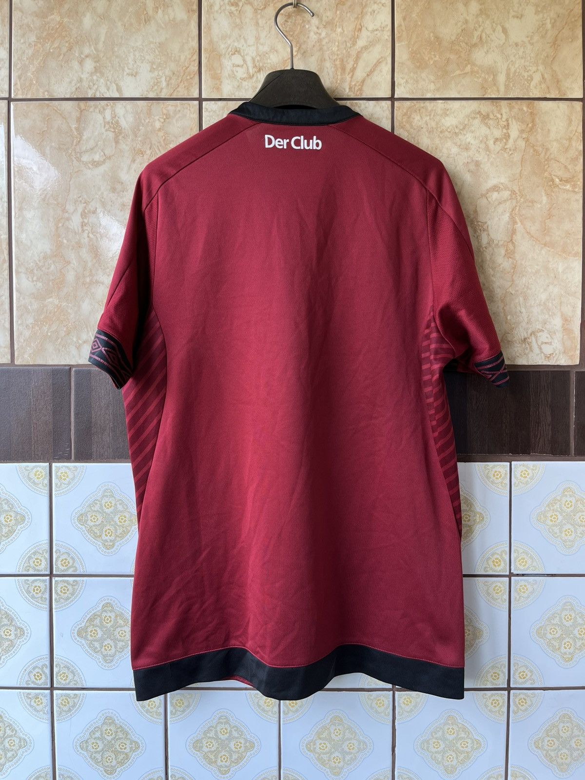 Umbro Umbro Nurnberg 2018/2019 soccer jersey Size US M / EU 48-50 / 2 - 3 Thumbnail