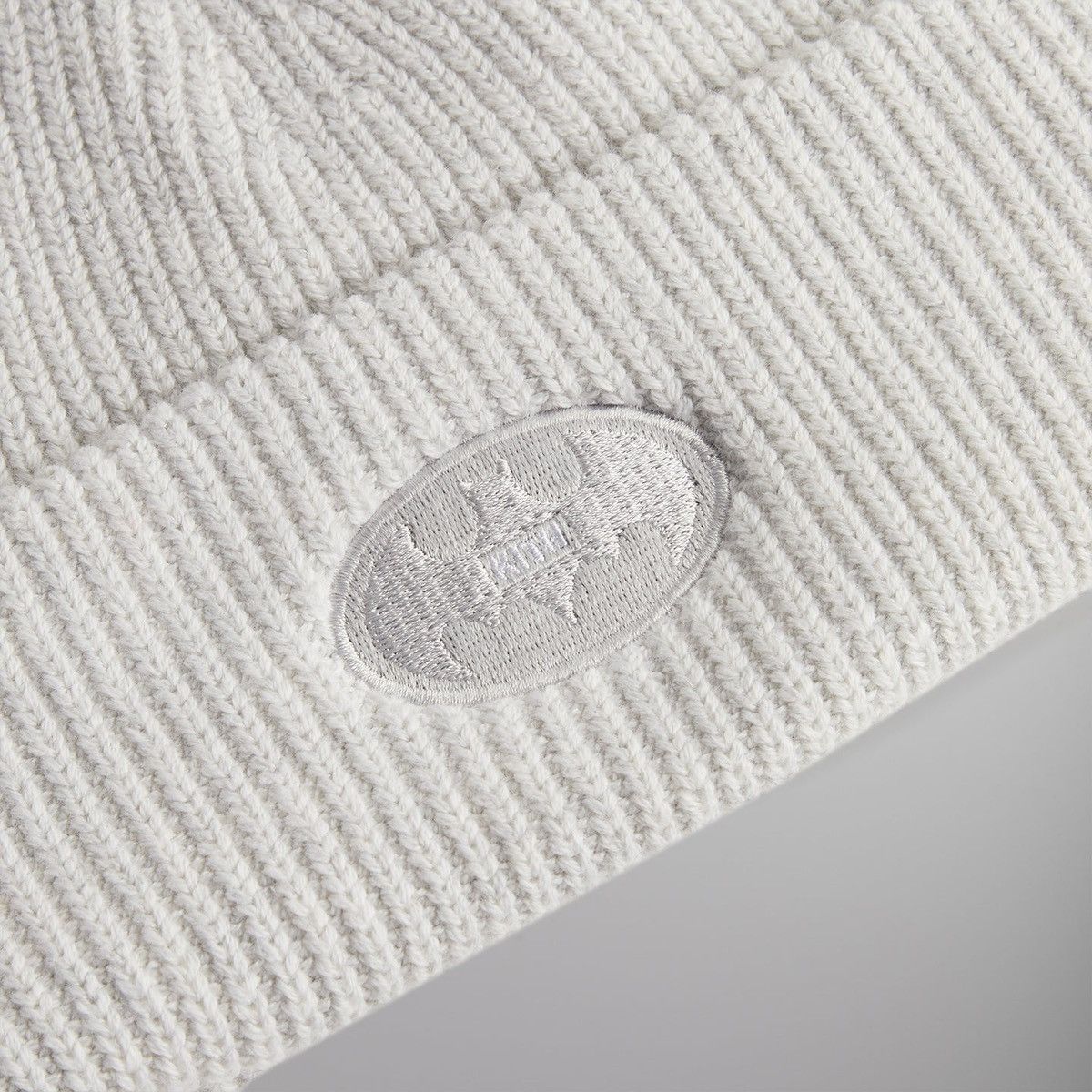 DC Comics × Kith Batman | Kith Mia Beanie in White Chunky Cotton Knit Hat Cap Size ONE SIZE - 4 Thumbnail