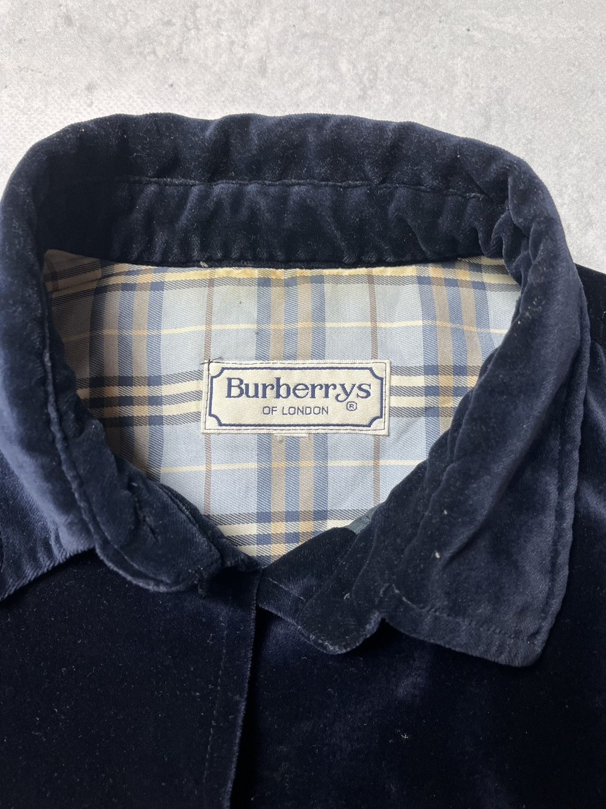 Burberry VERY RARE VINTAGE BURBERRY’S VELOUR BUTTON UP SHIRT Size M / US 6-8 / IT 42-44 - 2 Thumbnail