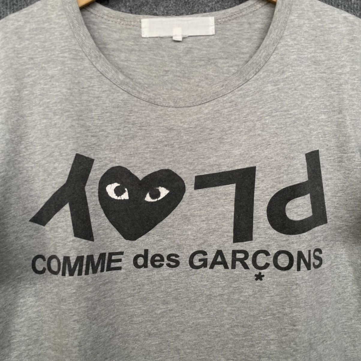 Comme des Garcons × Comme des Garcons PLAY CDG Play Upside Down Spell Out T Shirt Size US L / EU 52-54 / 3 - 2 Thumbnail