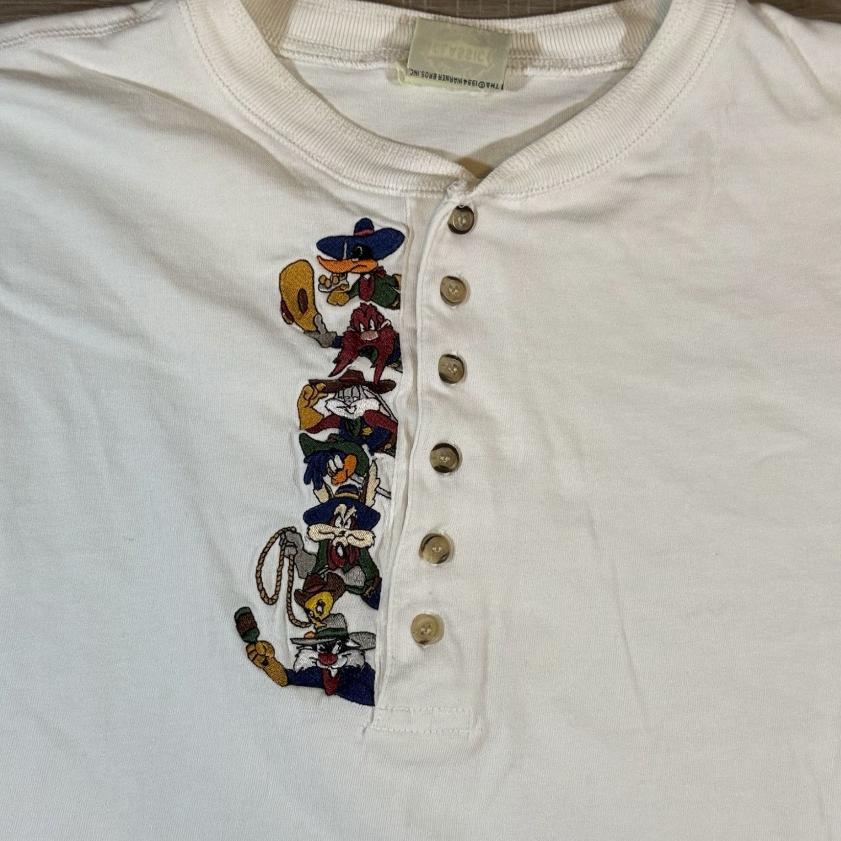 Vintage VINTAGE Looney Tunes Classic Henley White 1994 Embroidered Long Sleeve Men XL (Retro Look) Size US XL / EU 56 / 4 - 2 Thumbnail