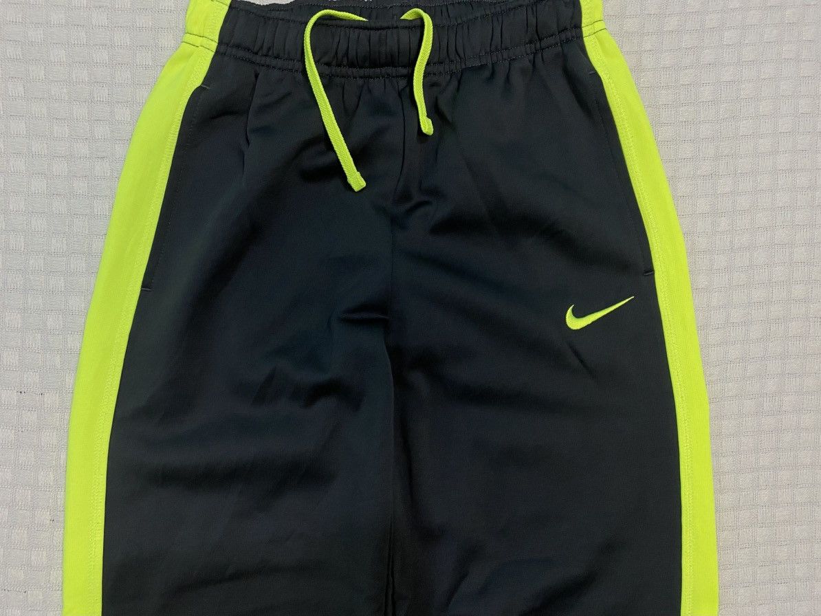 Carhartt Wip × Nike VINTAGE NIKE 90S BAGGY NYLON WIDE LEG SWOOSH TRACK PANTS Y2K Size US 28 / EU 44 - 4 Thumbnail