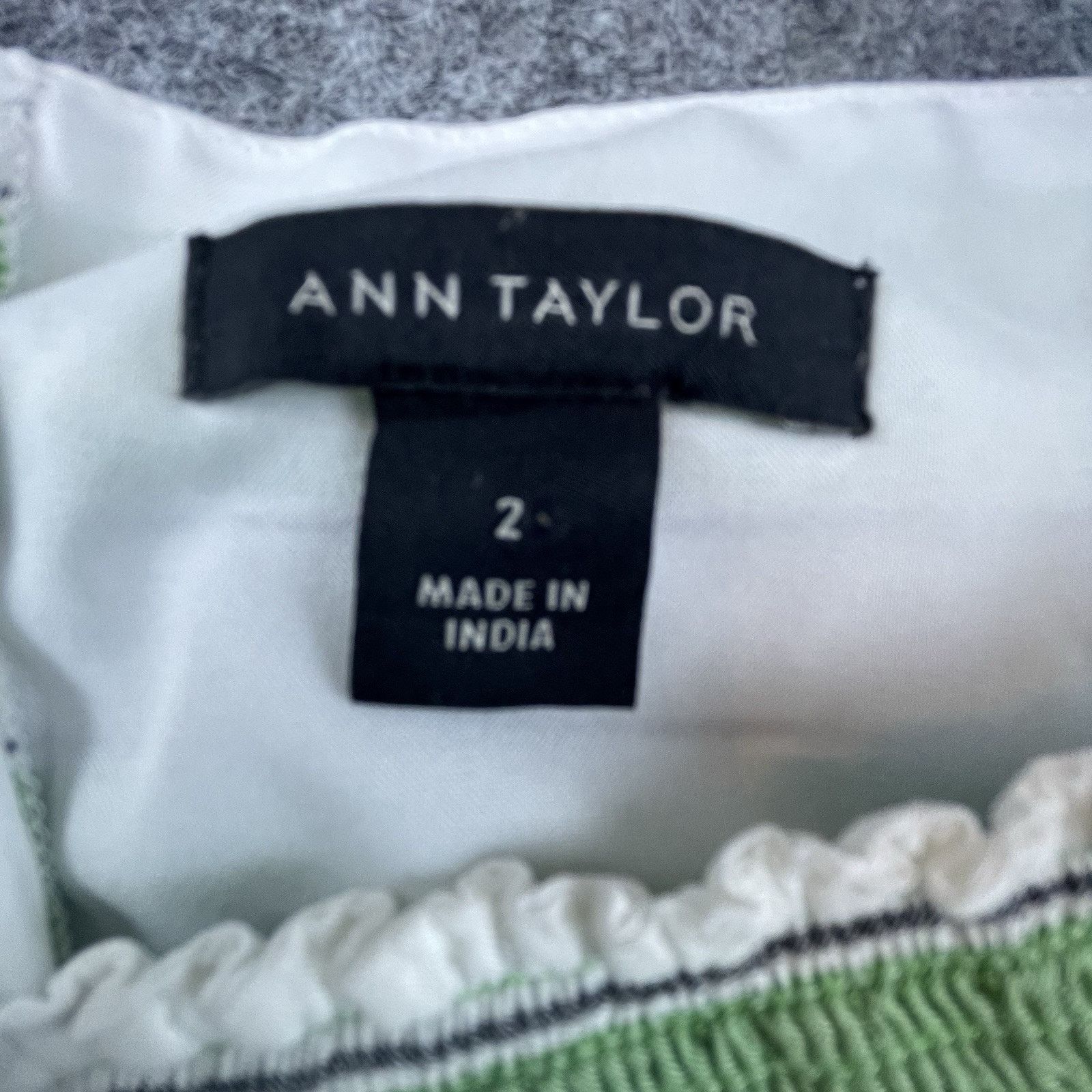 Ann Taylor Ann Taylor Dress 2 Green Ruffle Smocked Cottage Farm Size XS / US 0-2 / IT 36-38 - 3 Thumbnail