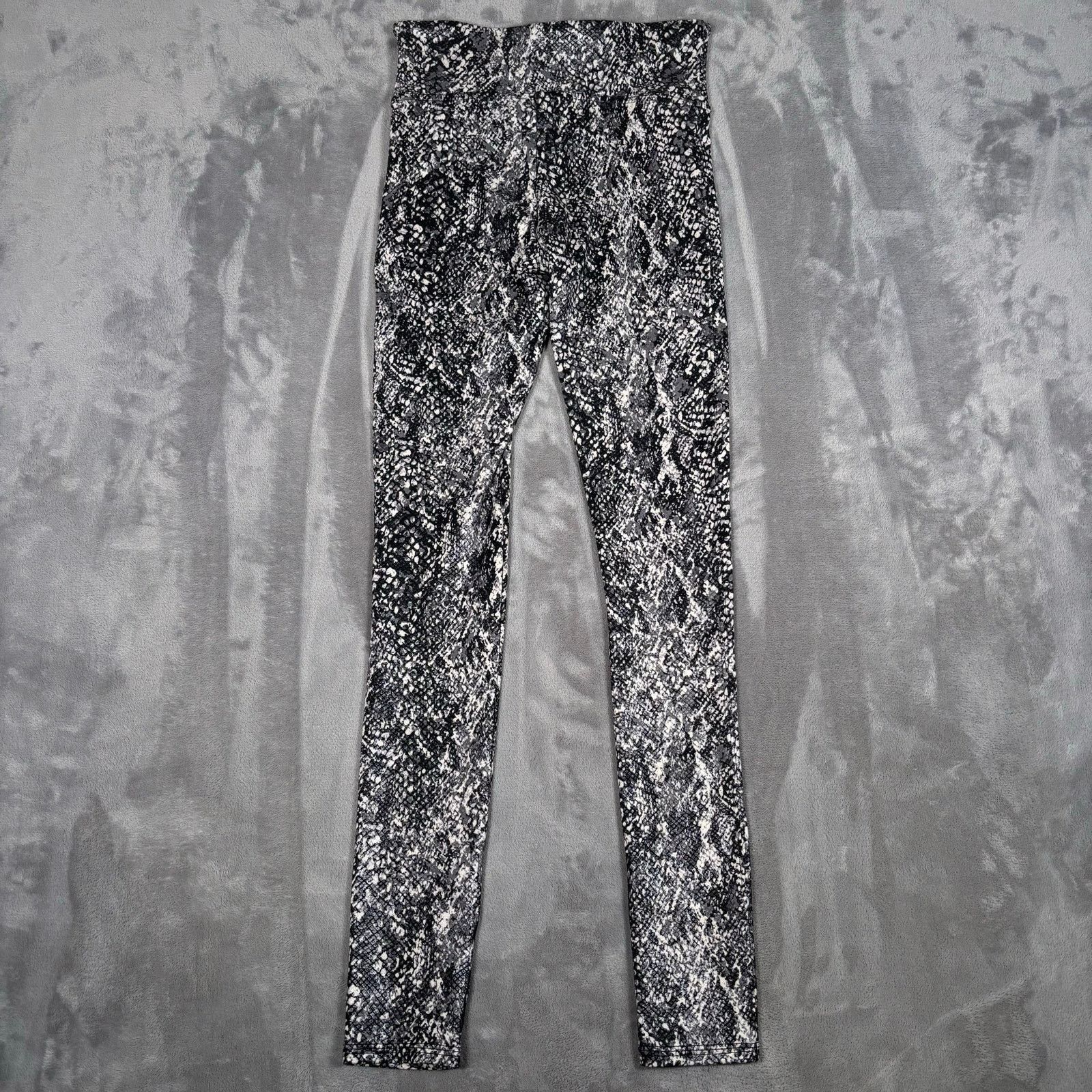 Spanx Spanx Snake Skin Print High Rise Shaping Leggings Women’s Size 27" / US 4 / IT 40 - 2 Thumbnail