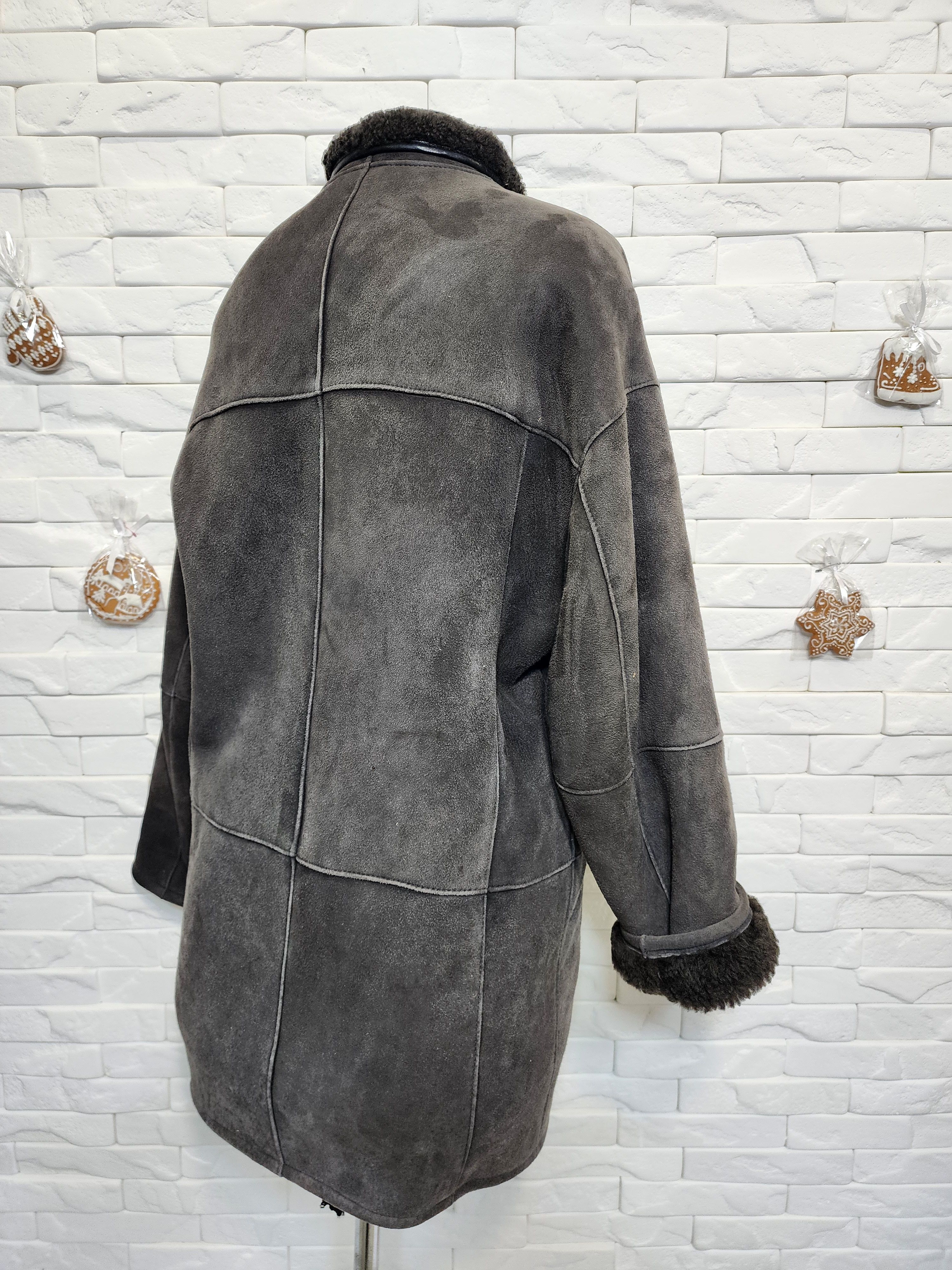 Uniqlo Men's Gray Sheepskin Coat: Genuine Fur, Zippered Size US L / EU 52-54 / 3 - 6 Thumbnail