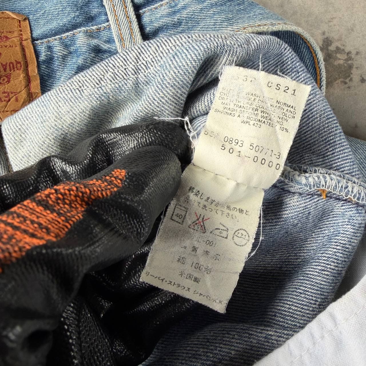 Levi's VTG LEVIS 501 YEARS 93 DISTRESSED DENIM KURT COBAIN STYLE Size US 28 / EU 44 - 12 Thumbnail