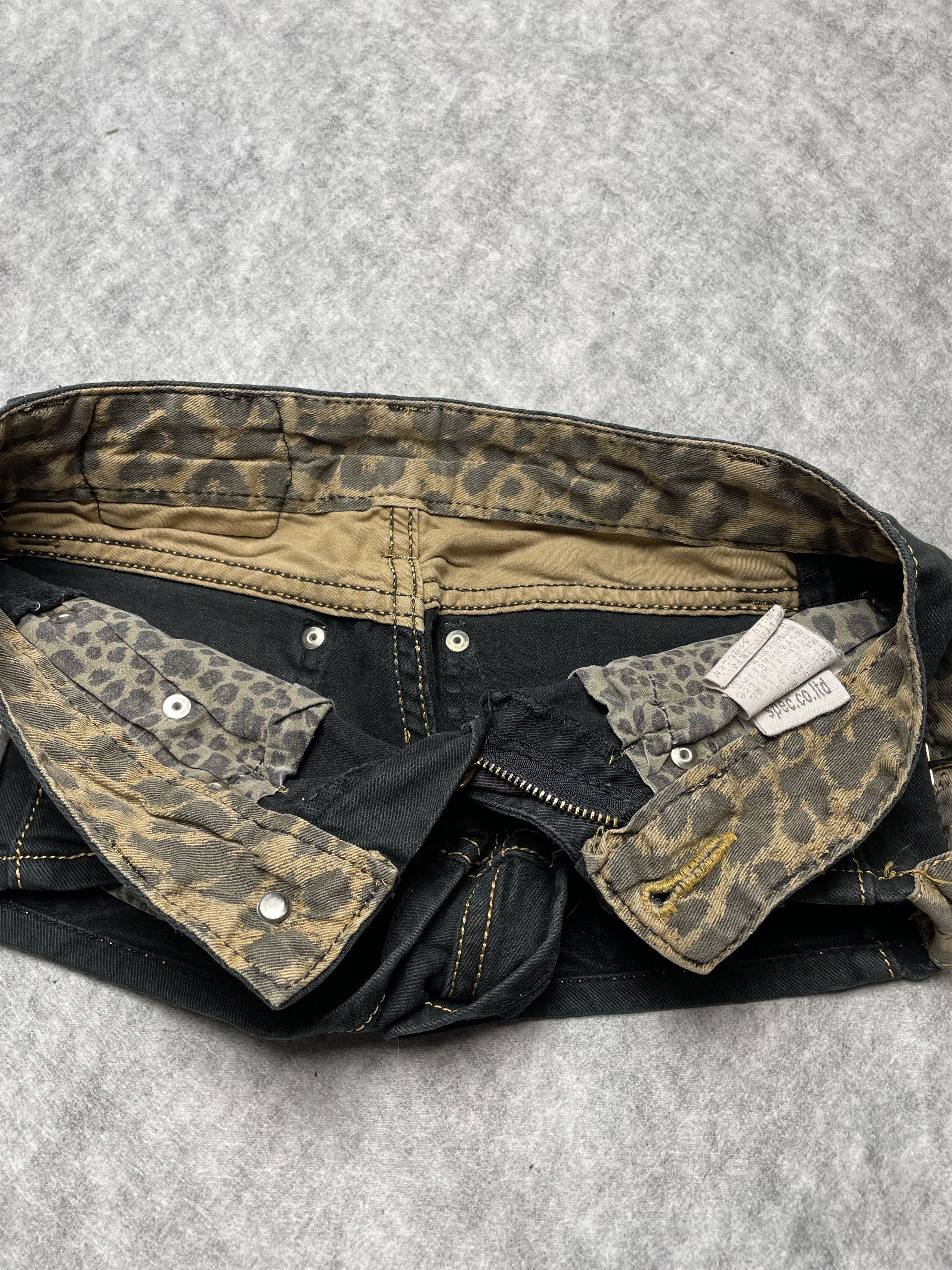 Japanese Brand DIA D.I.A. Jeans Shorts Leopard Print Gal Japan Size 24" / US 00 / IT 34 - 6 Thumbnail