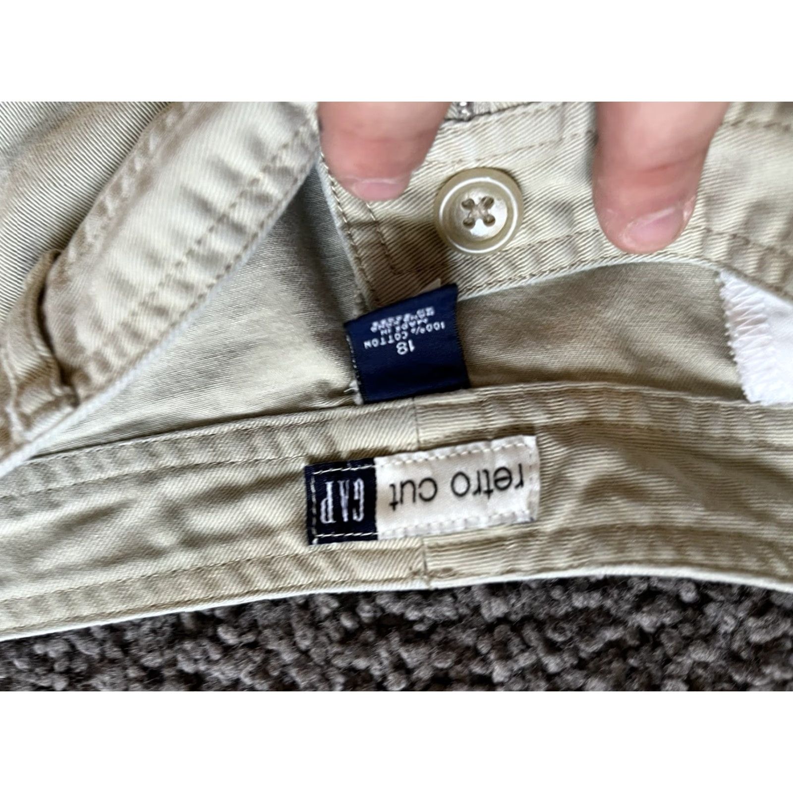 Gap VINTAGE Gap Retro Bermuda Shorts Womens Size 18 Beige Chino Bermuda Shorts Regular Rise Multi-Season Womens Size 40" / US 18 - 3 Thumbnail