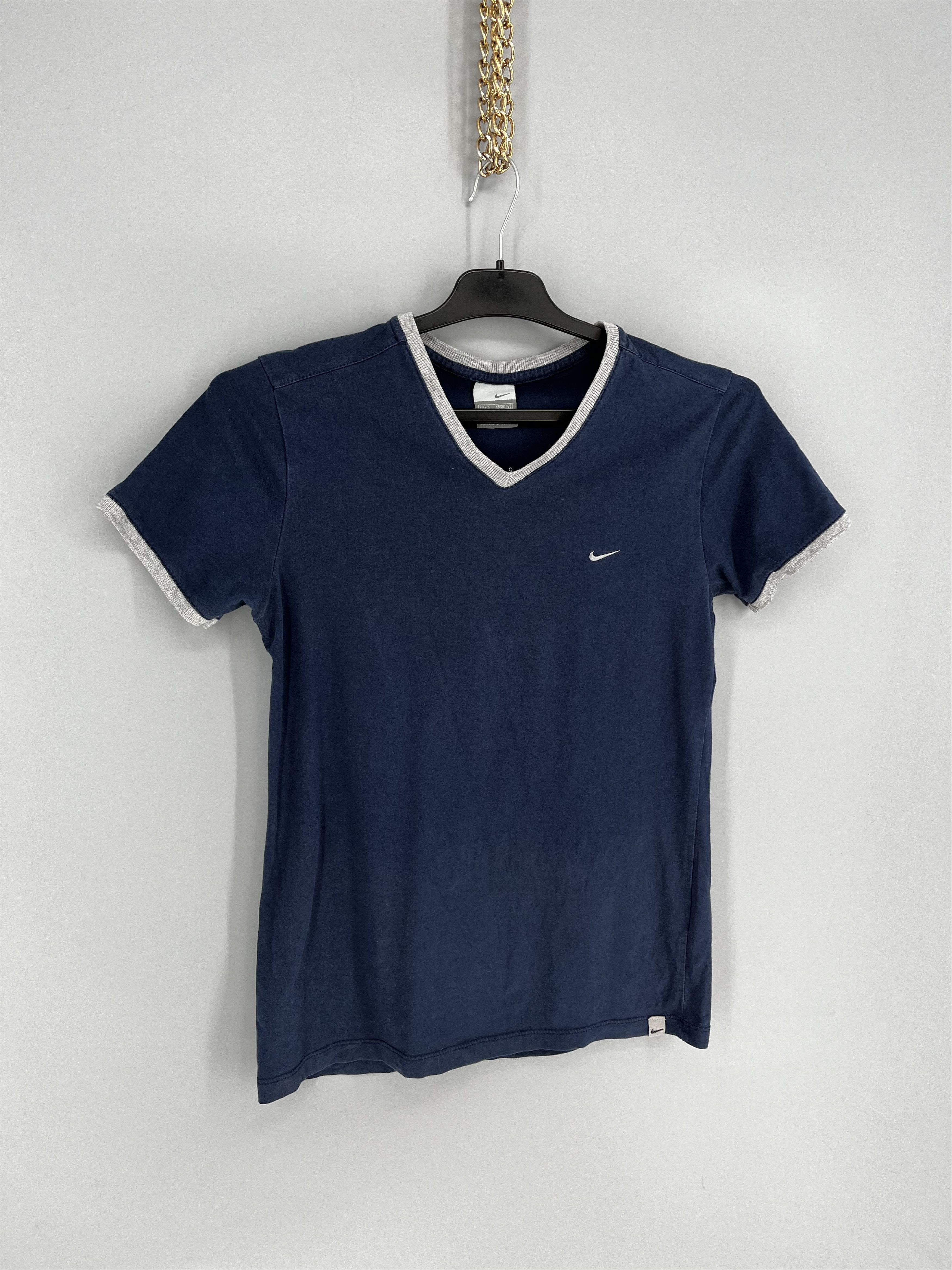 Nike Vintage 90s Nike Big Logo Faded T-shirt Streetwear Style Size S / US 4 / IT 40 - 2 Thumbnail