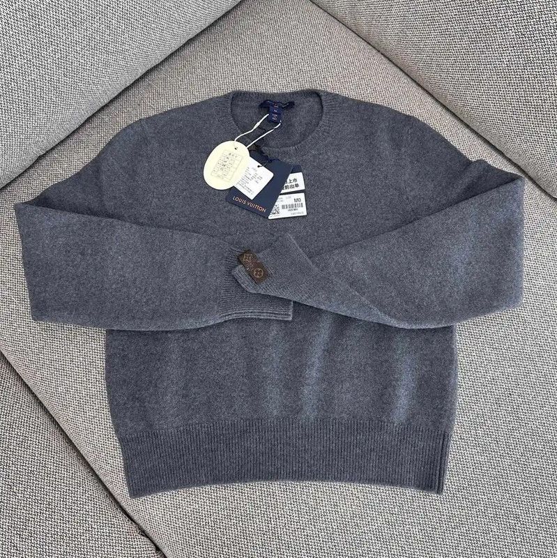 Louis Vuitton Louis Vuitton Gray Wool Sweater for Women 0089 Size M / US 6-8 / IT 42-44 - 1 Thumbnail