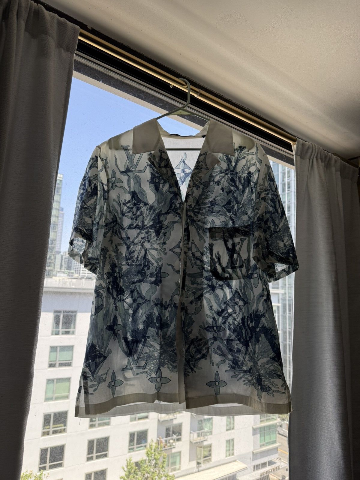 Louis Vuitton Louis Vuitton SS Collection Summer Shirt Size US L / EU 52-54 / 3 - 1 Thumbnail