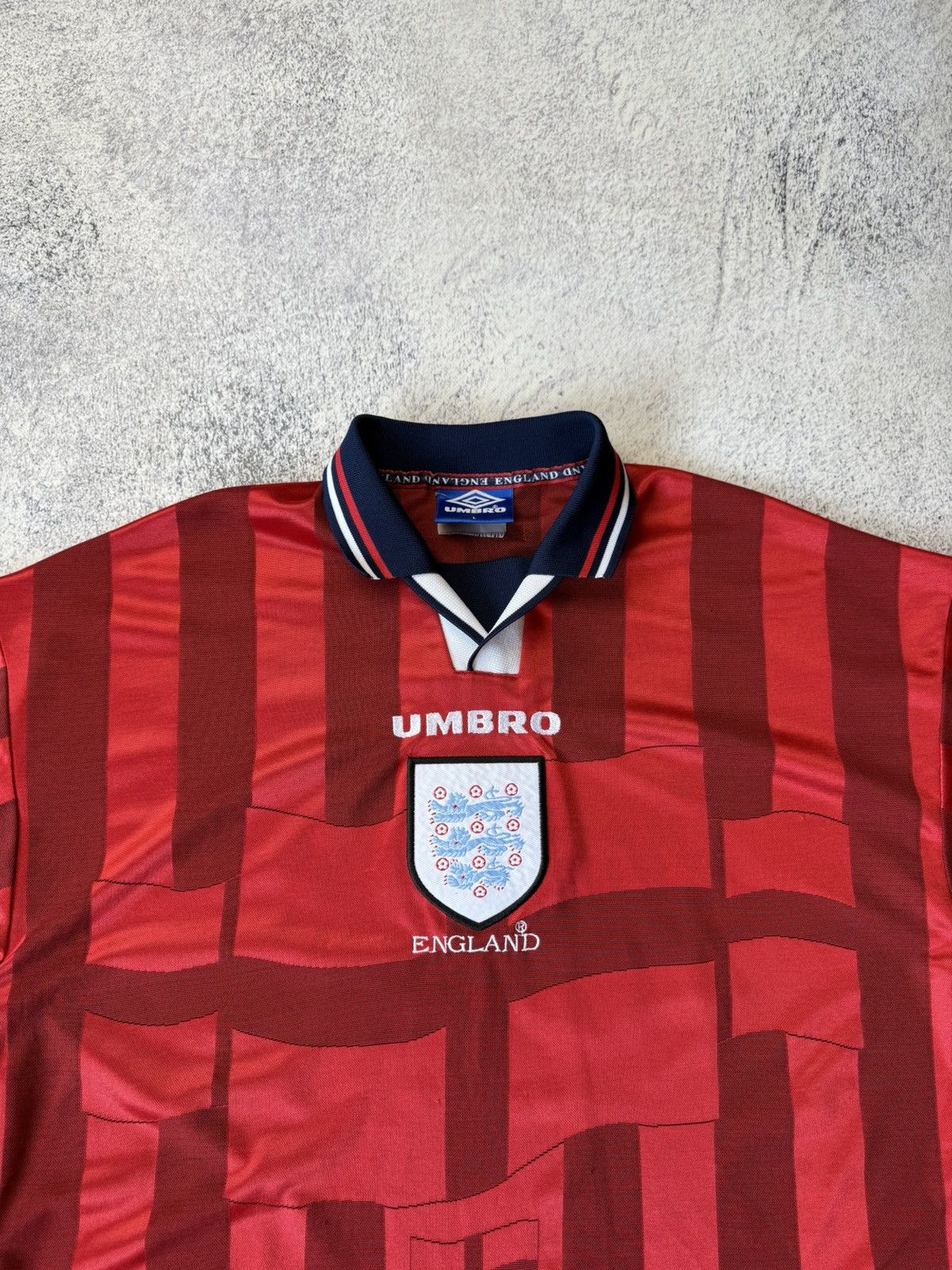 Umbro ENGLAND UMBRO 1997 1998 AWAY VINTAGE FOOTBALL JERSEY SHIRT Size US L / EU 52-54 / 3 - 6 Thumbnail