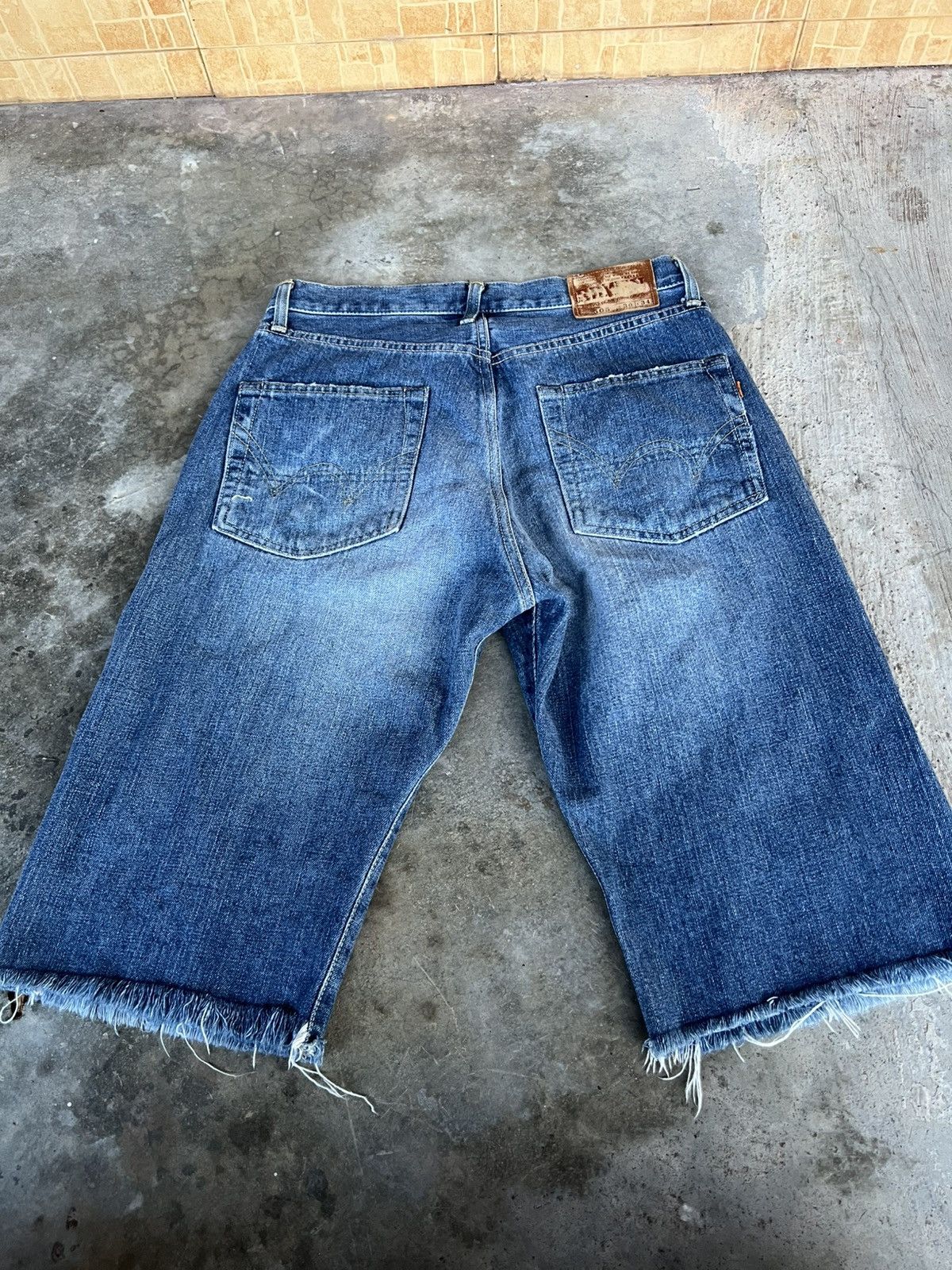 Edwin Vintage Distressed Edwin 505 Selvedge Short Jean Very Rare Size US 30 / EU 46 - 2 Thumbnail