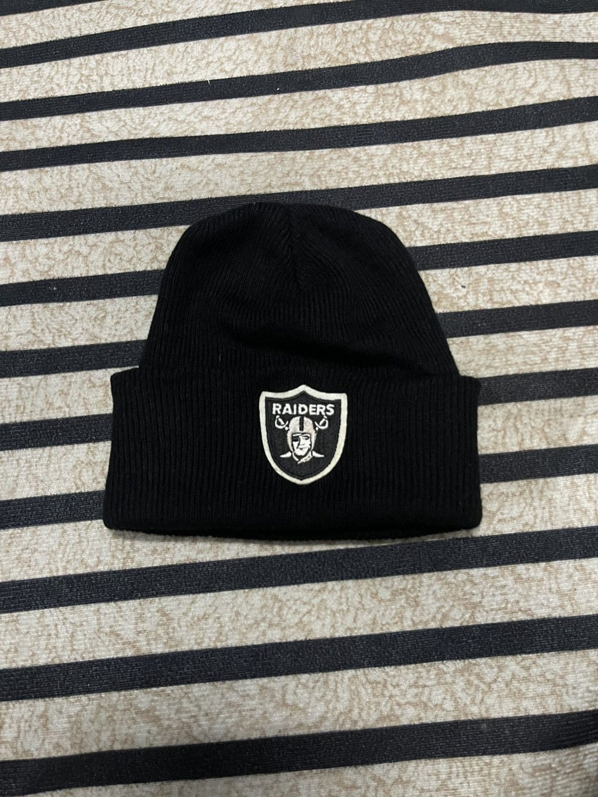 NFL 90s NFL RAIDERS EMBROIDERED LOGO BEANIE HAT Size ONE SIZE - 1 Thumbnail