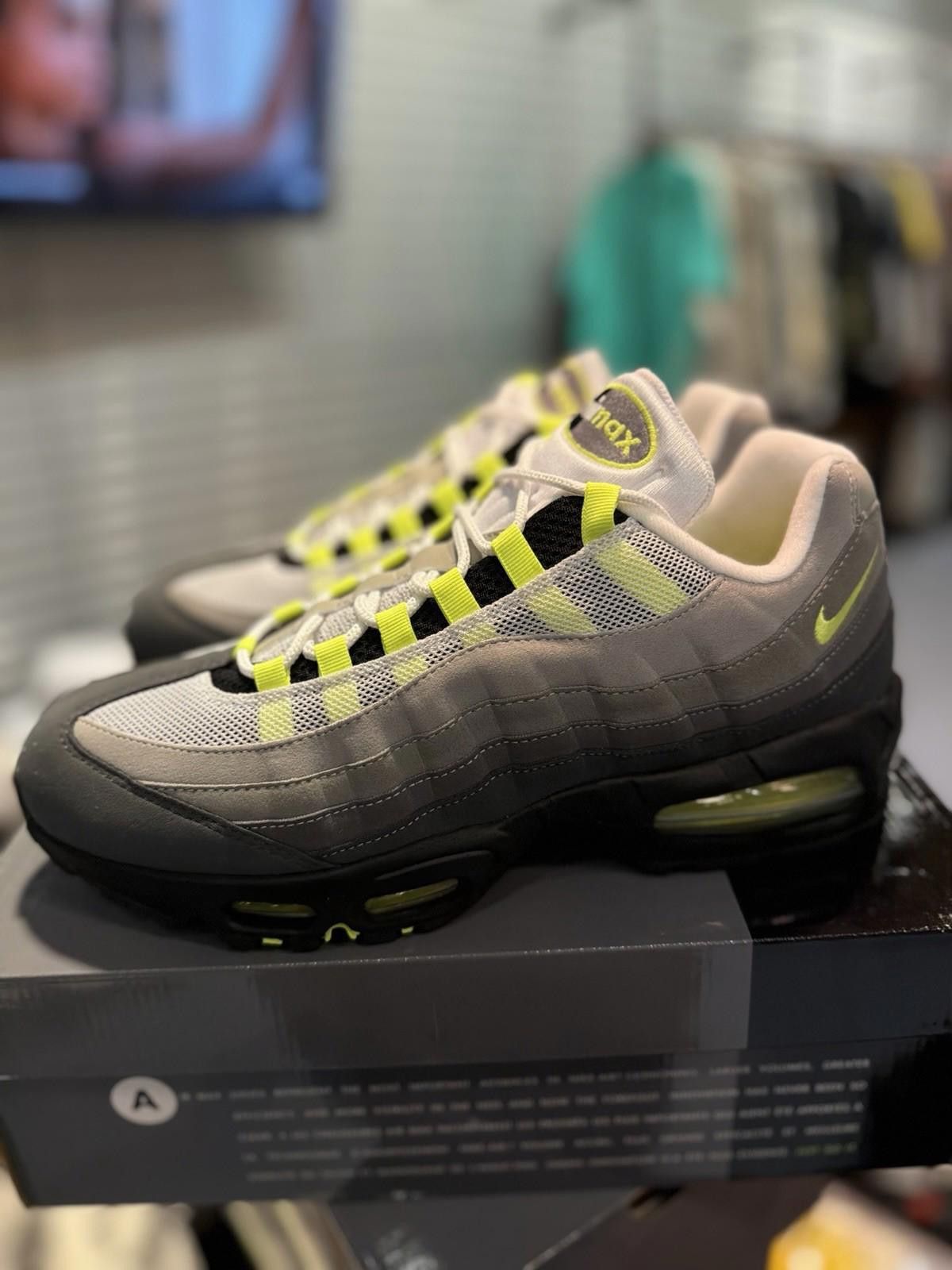 Nike Size 12 - Nike Air Max 95 OG 2025/2026 Neon (HM4740 001) Size US 12 / EU 45 - 3 Thumbnail