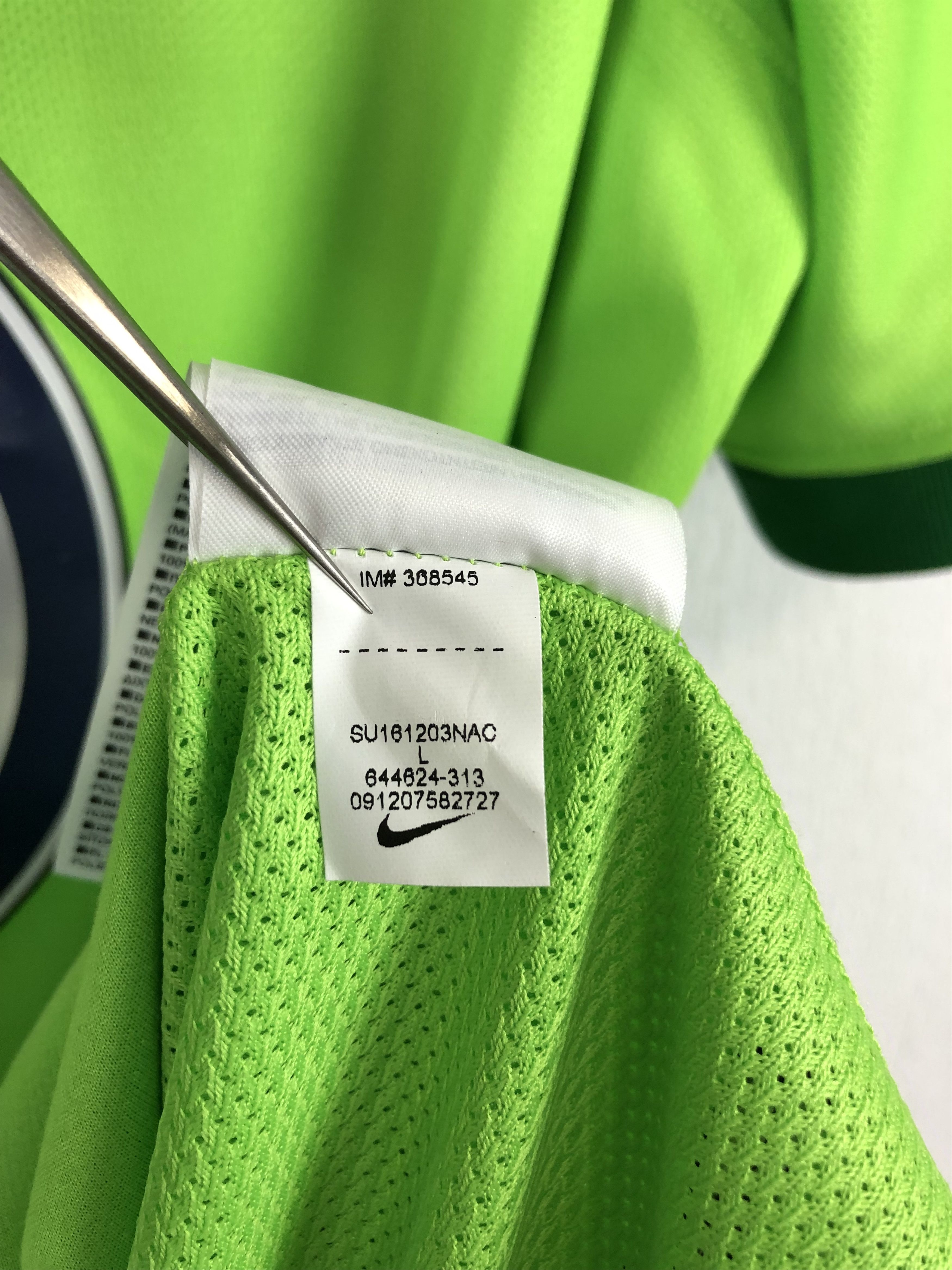 Nike Wolfsburg football shirt 2016 #4 Schafer Signed Player Issue Size US L / EU 52-54 / 3 - 16 Thumbnail