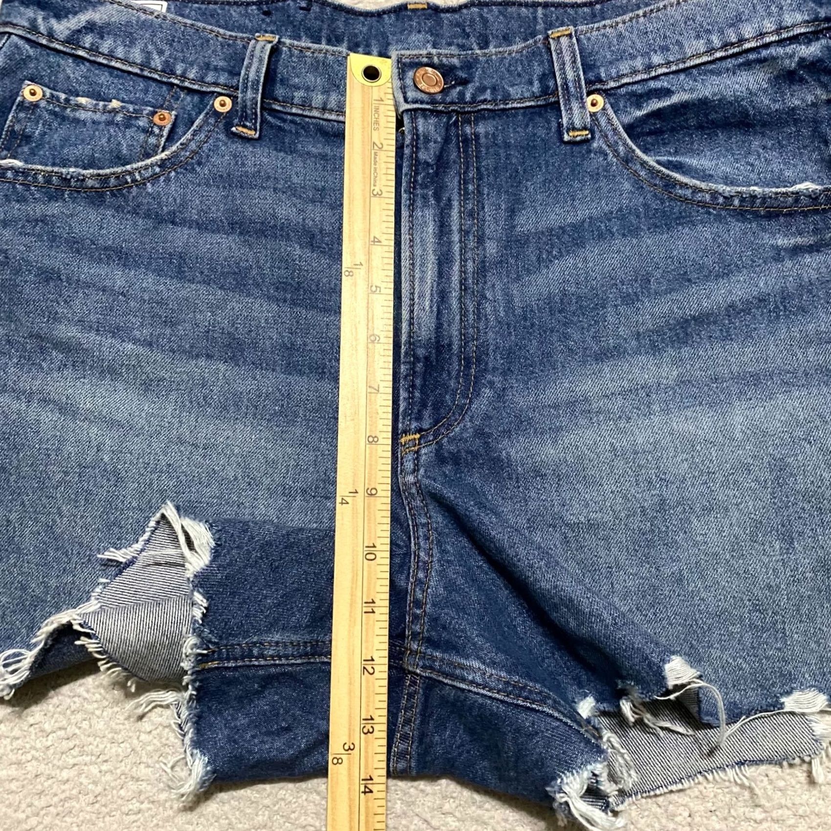 Gap GAP Womens Shirt 14 Blue Denim Medium Wash 4" Inseam Cut-Off High Rise 5-Pocket Jeans Shorts Mens Women Girls Size 36" / US 14 / IT 50 - 6 Thumbnail