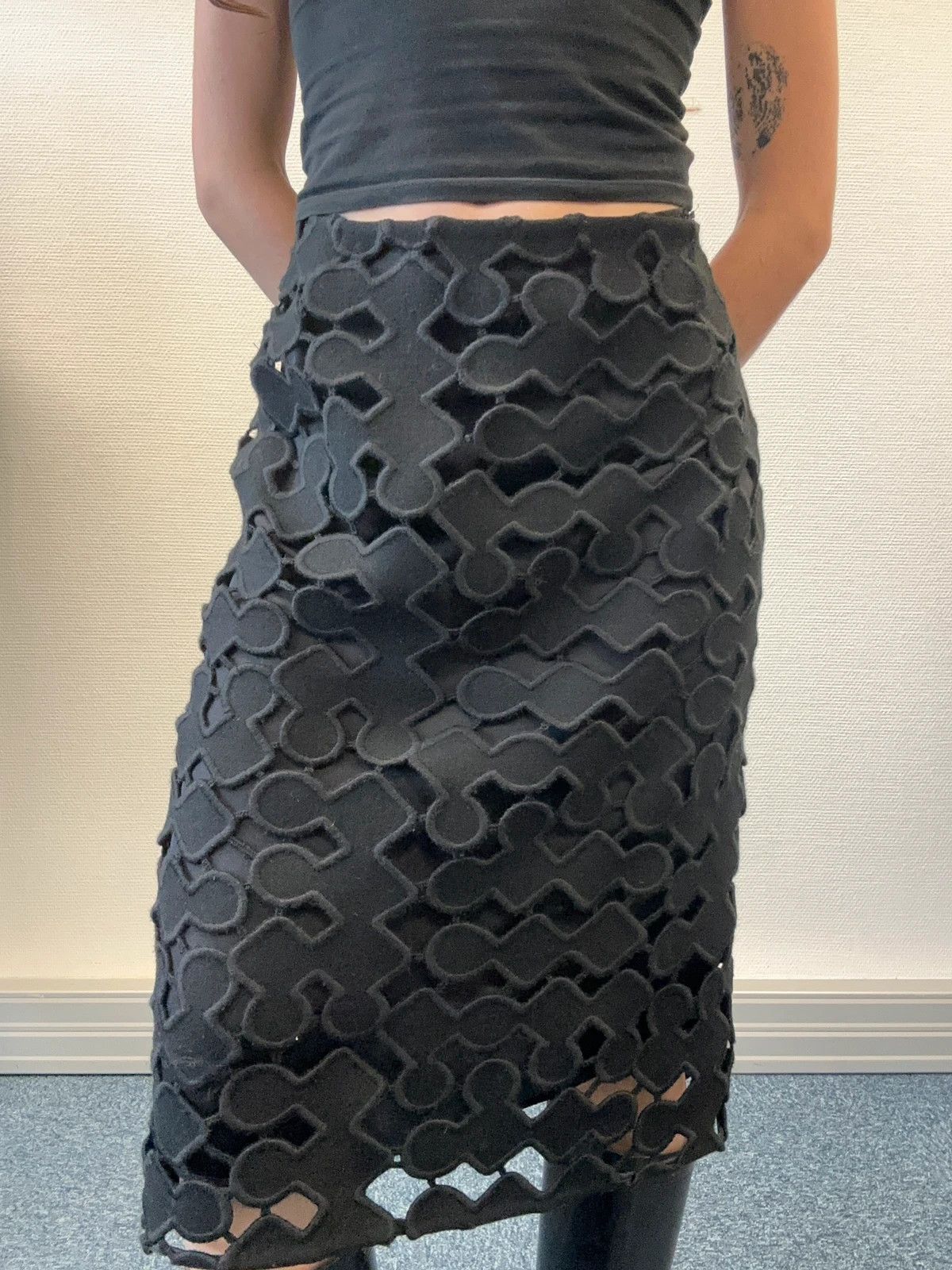 Miu Miu Miu Miu SS2008 Black Laser Cut Holes Wool Skirt Size 38" / US 16 / IT 52 - 4 Thumbnail