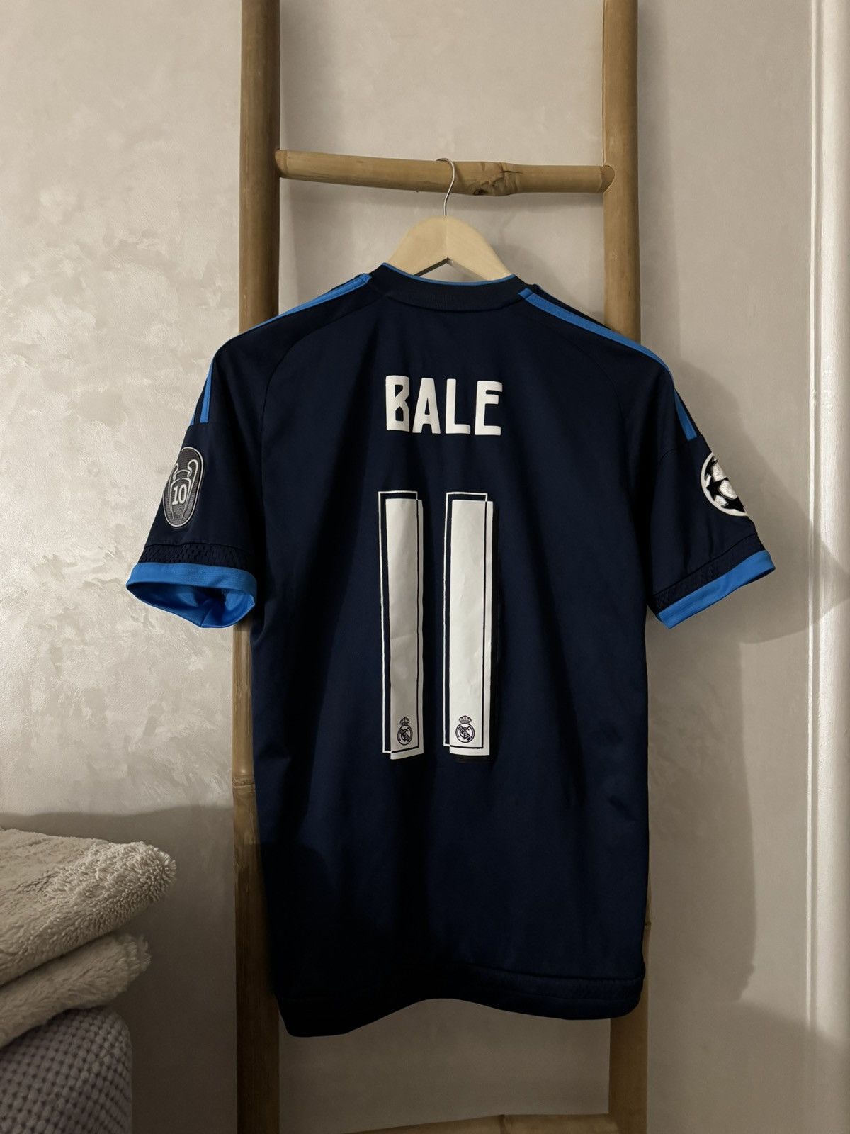 Adidas Adidas Real Madrid 2015 Gareth Bale 11 Third Jersey Size US S / EU 44-46 / 1 - 13 Thumbnail